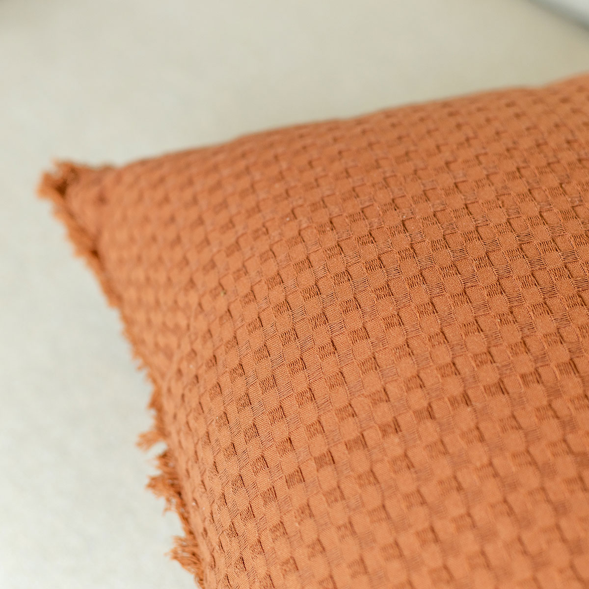 Almofada THE FLORAL waffle terracota 45x45cm