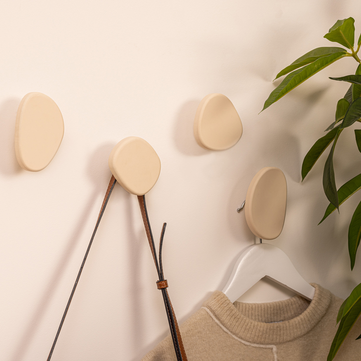 Conjunto de 4 ganchos KAREN em mdf