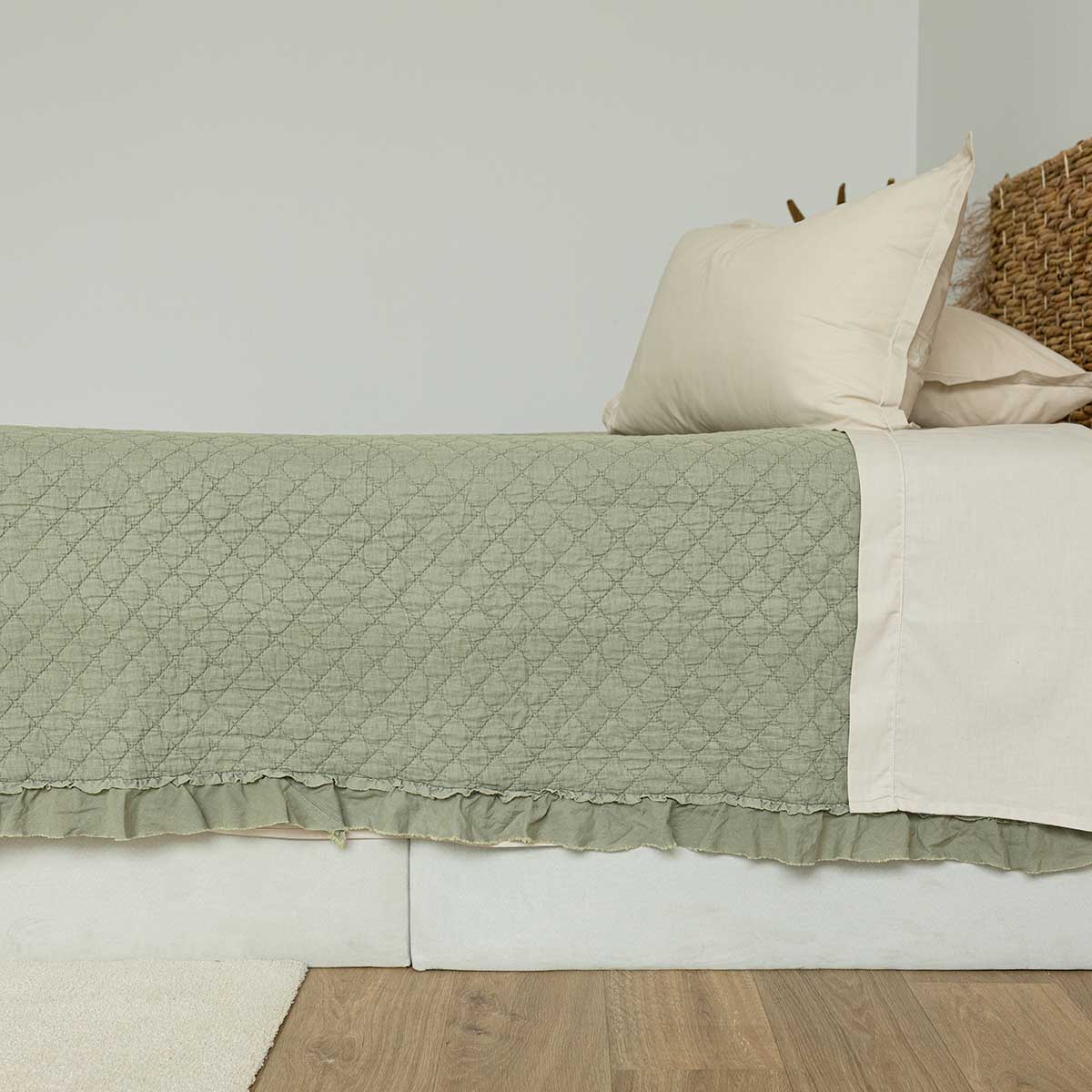 Edredão STONEWASHED bege com folho 220x240cm