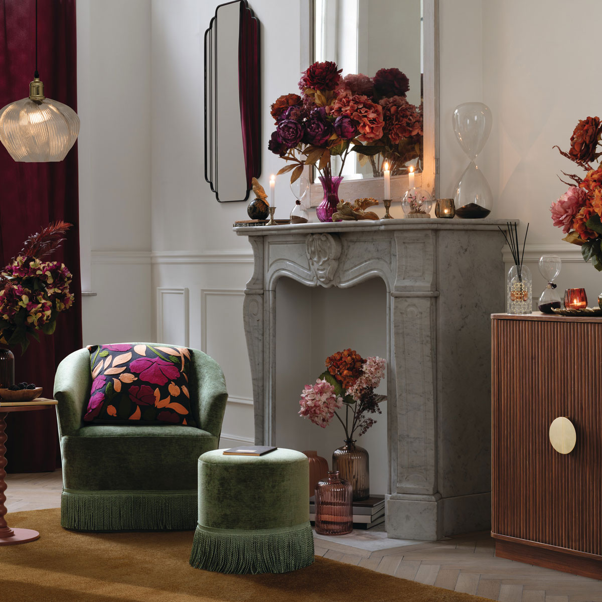 Pufe ALANYA com franjas verde 37,5x37,5x37,8cm