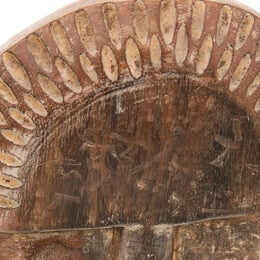 M&aacute;scara ori castanha em madeira mango