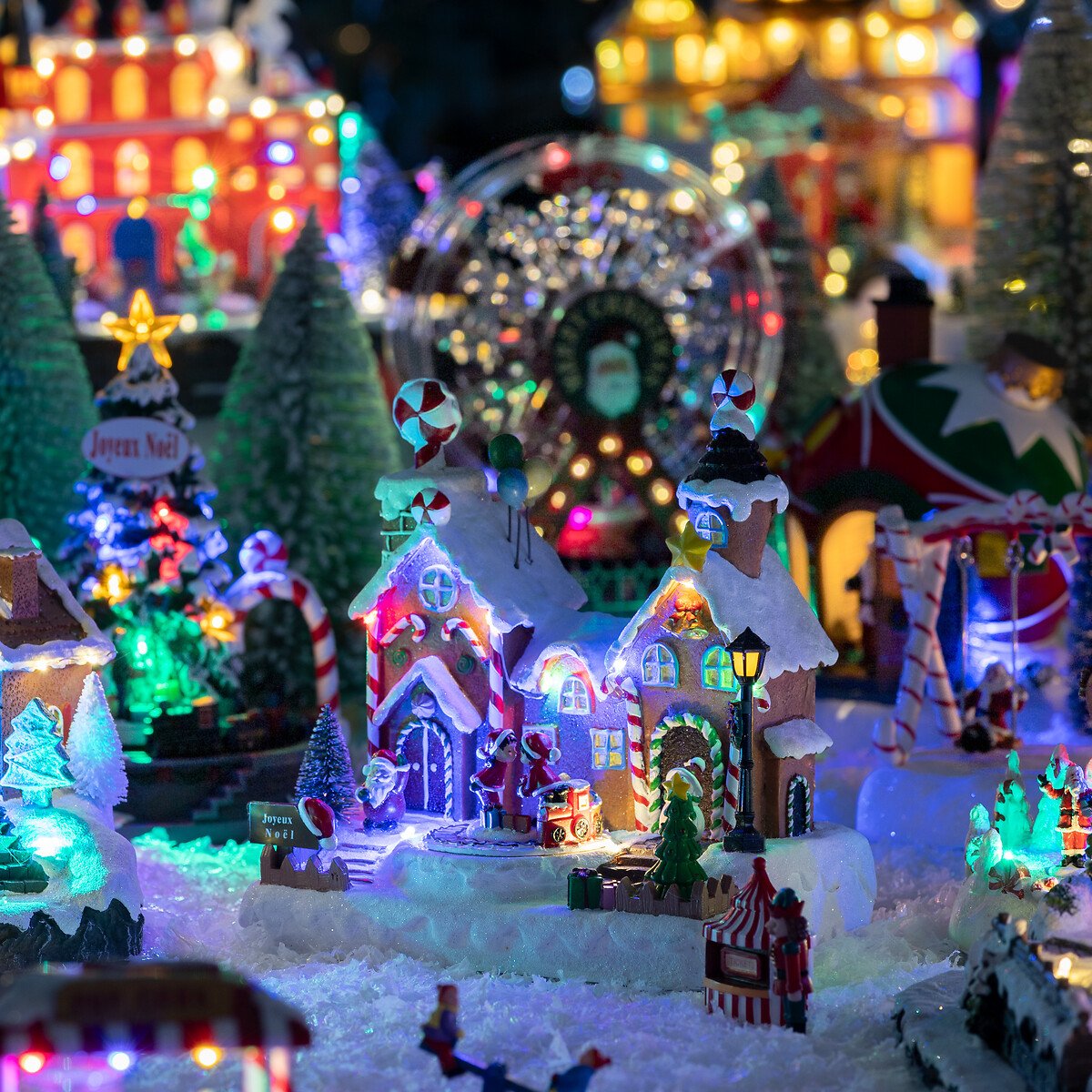 Aldeia casa com doces com luz - música - movimento 23,2x24,5cm,  Aldeia casa com doces com luz - música - movimento 23,2x24,5cm