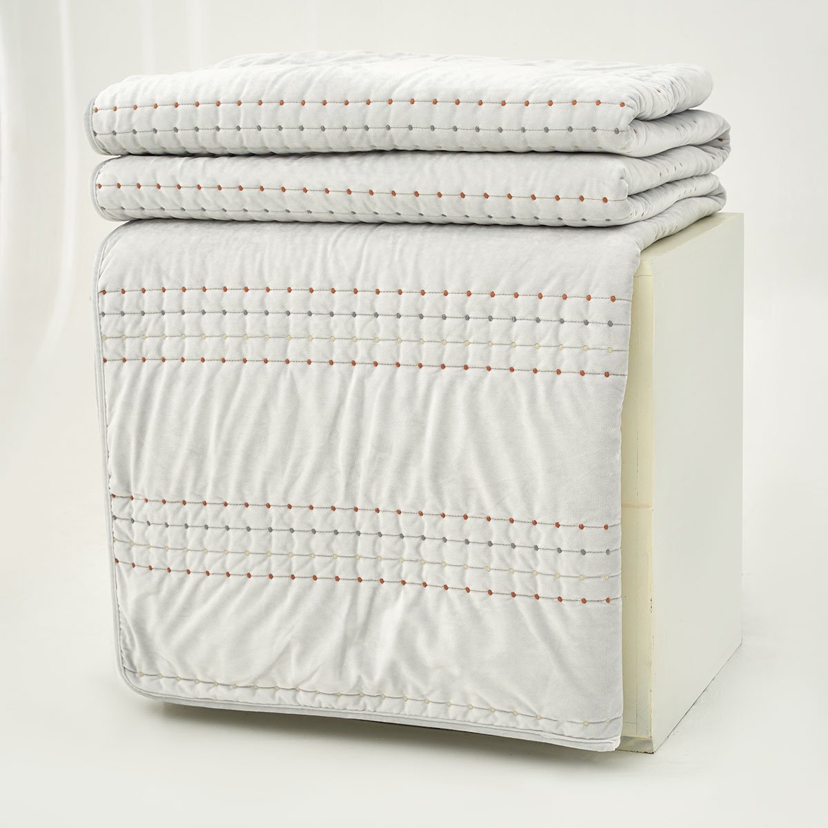 Edred&atilde;o IVREA cinza em veludo 240x260cm