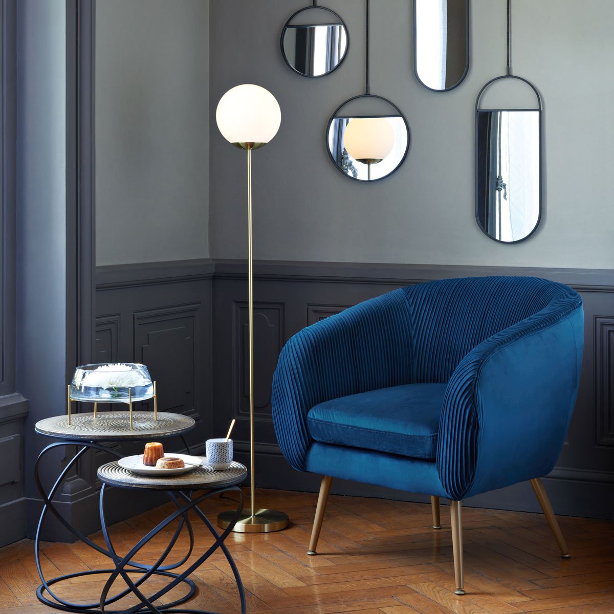 Poltrona SOLARO SLOW TIME azul escuro em veludo