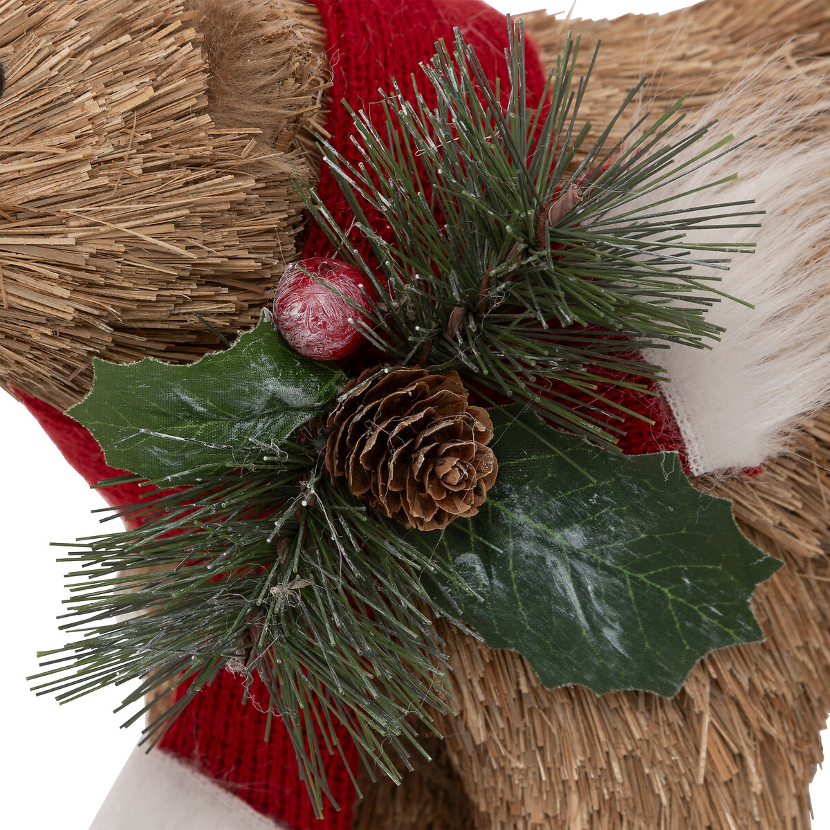 Figura de urso com gorro e cachecol vermelho