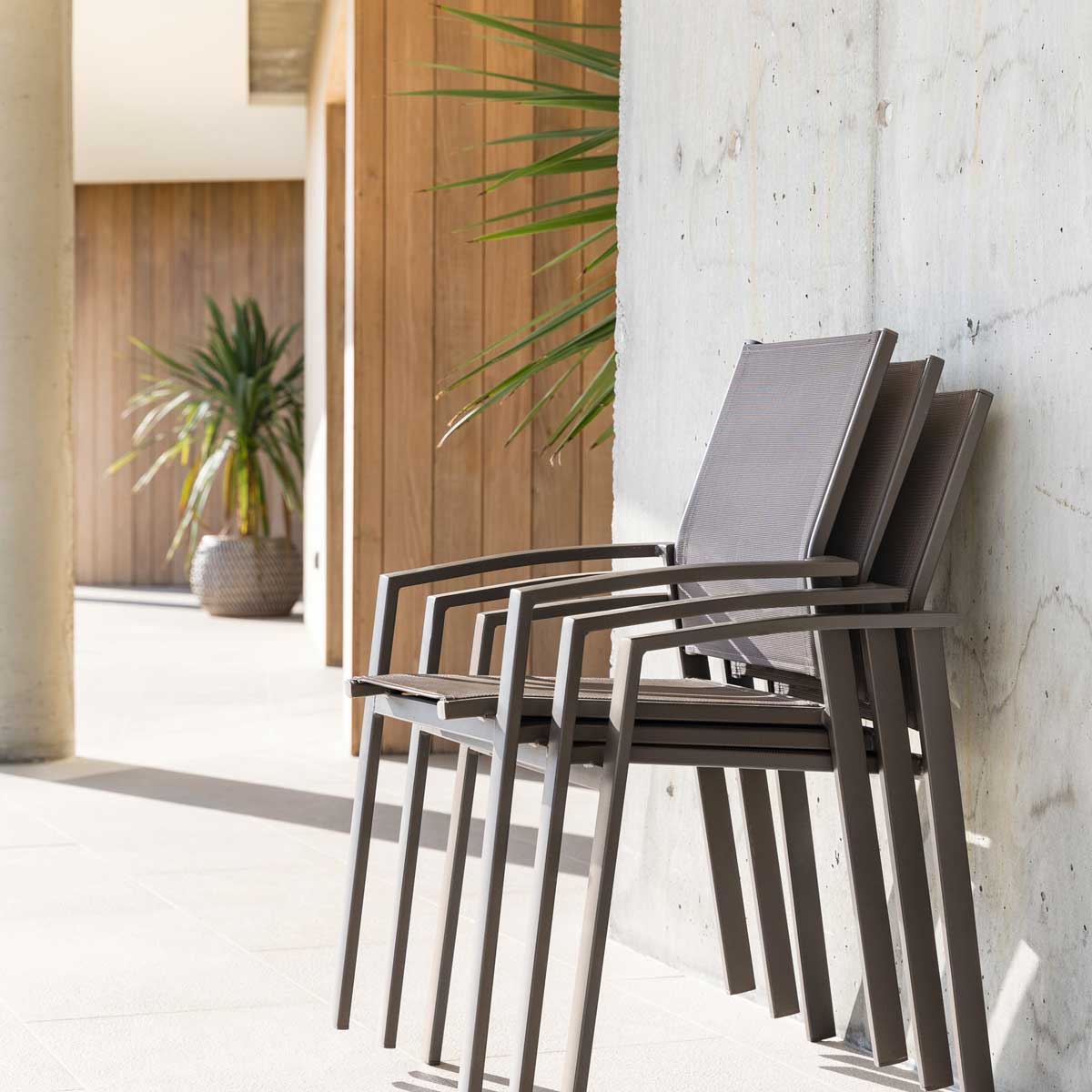 Cadeira com braços AXIOME praline e spéculoos