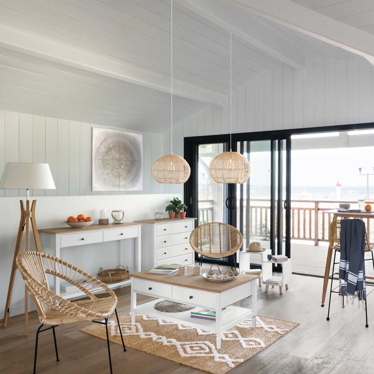 Candeeiro de pé KALO em bambu com abajur bege,  Candeeiro de pé KALO em bambu com abajur bege