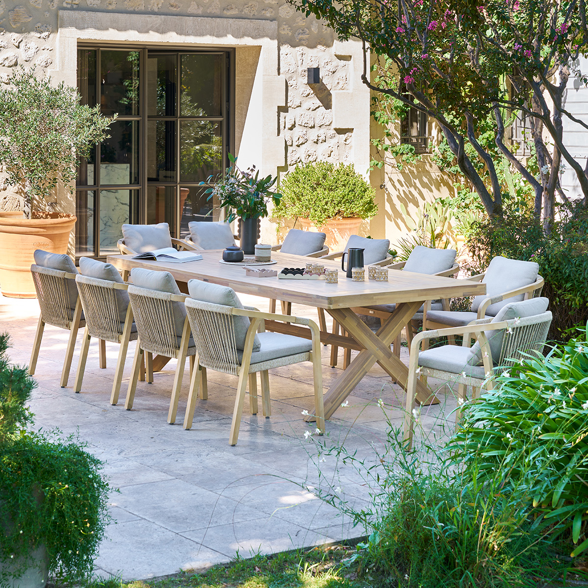 Mesa fixa XENIA em madeira eucalipto