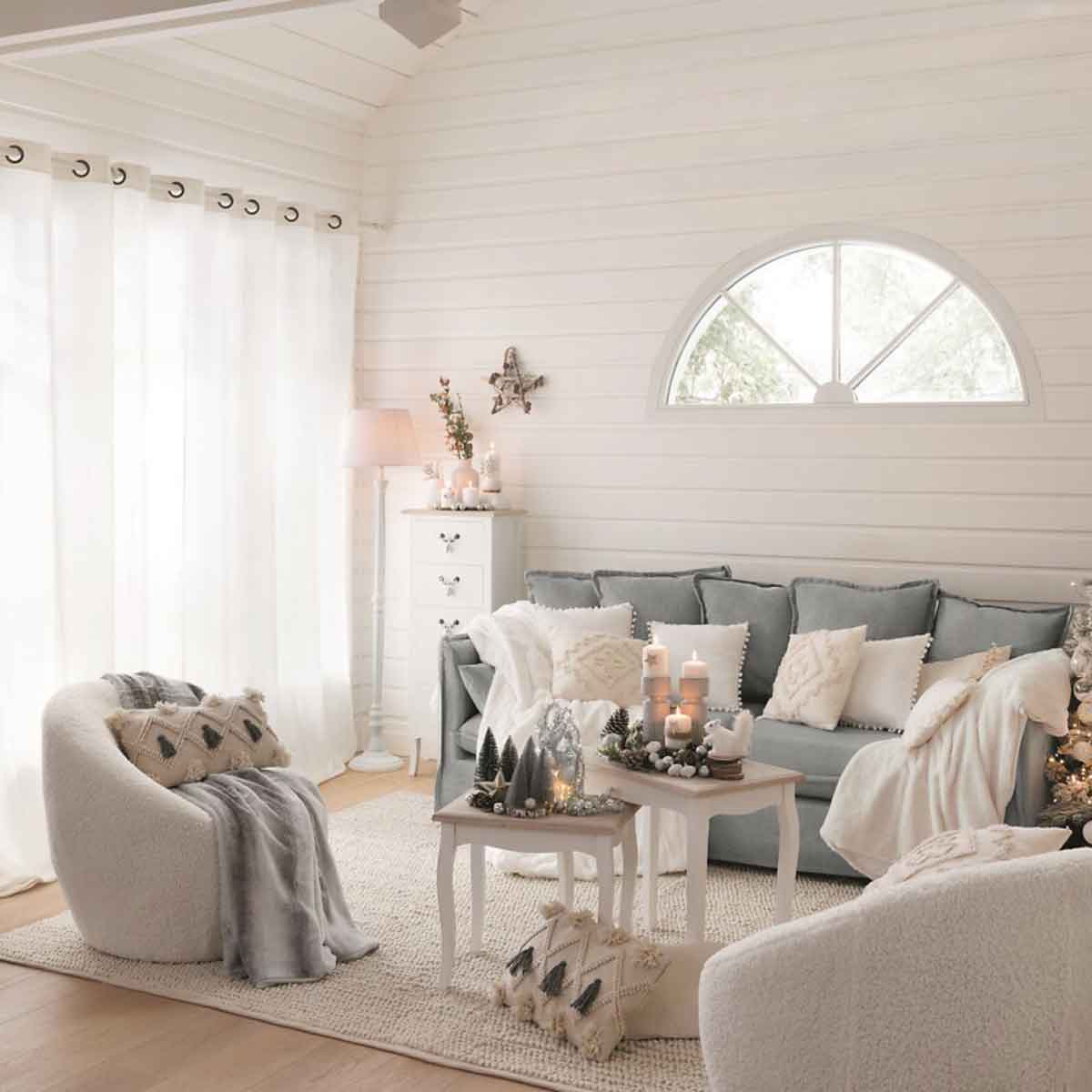 Sof&aacute; ODILON cinza claro de 3 lugares