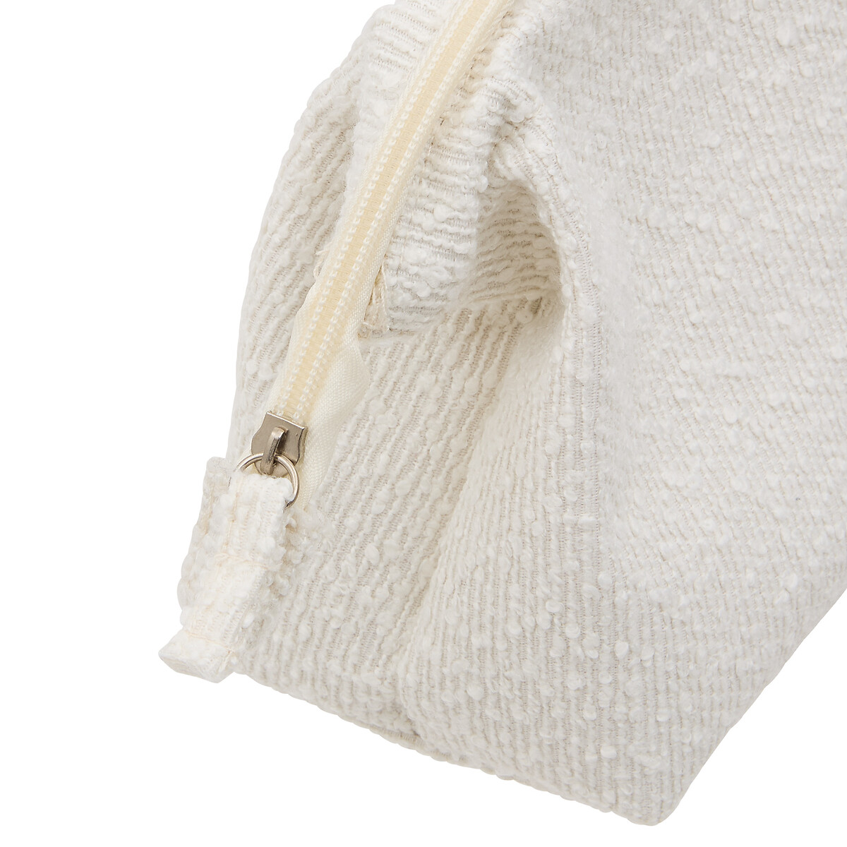 Bolsa de higiene branca em tecido boucl&eacute;