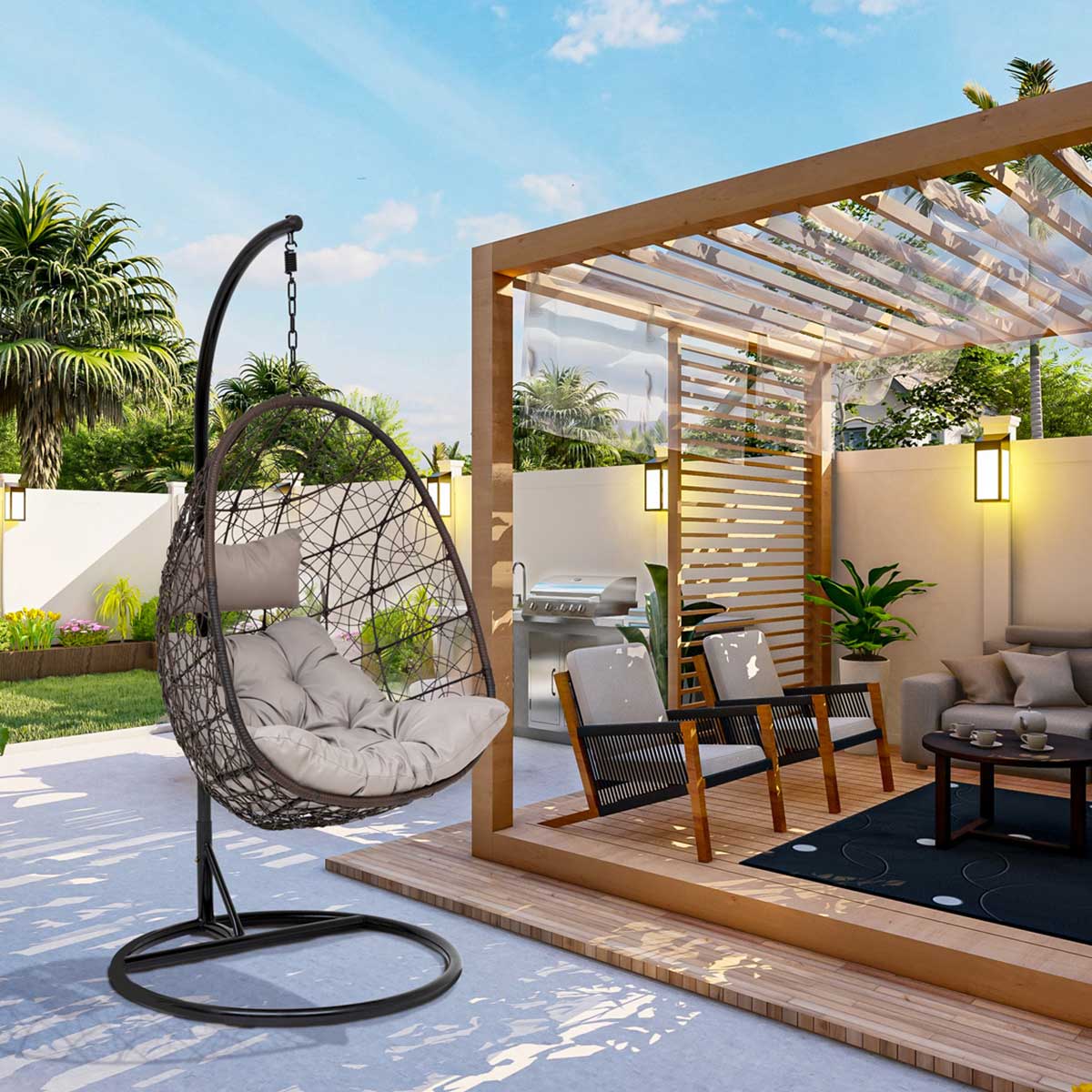 Cadeir&atilde;o baloi&ccedil;o preto com almofada bege