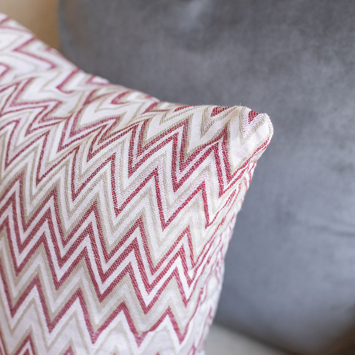 Almofada decorativa VEXUS bordeaux e bege 50x50cm