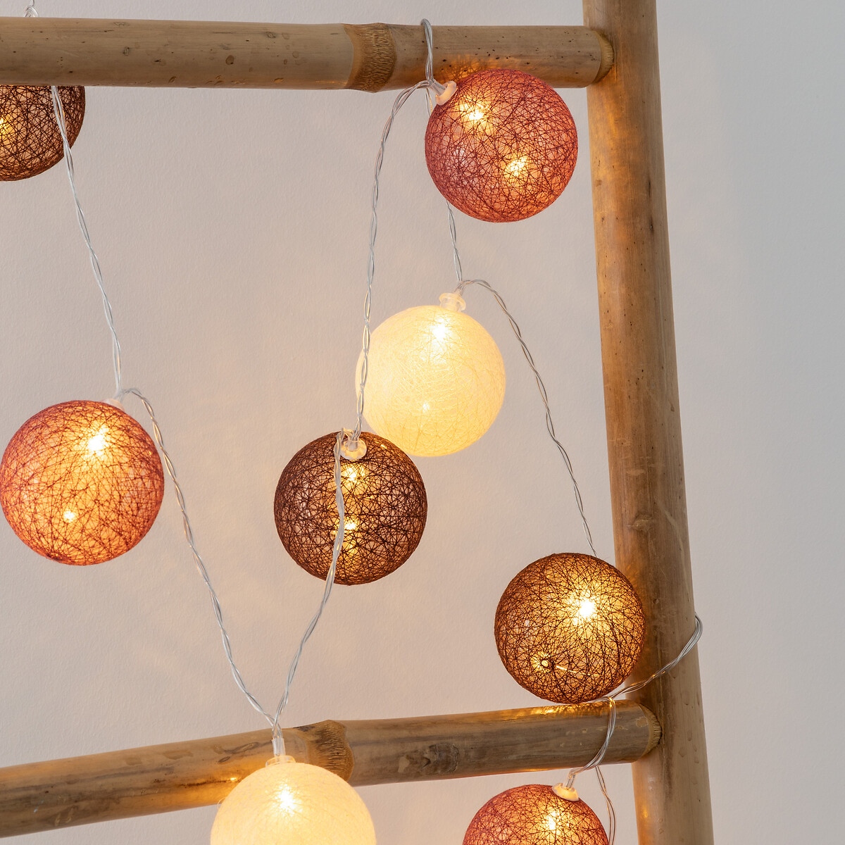 Grinalda luminosa TARA com 20 bolas LED