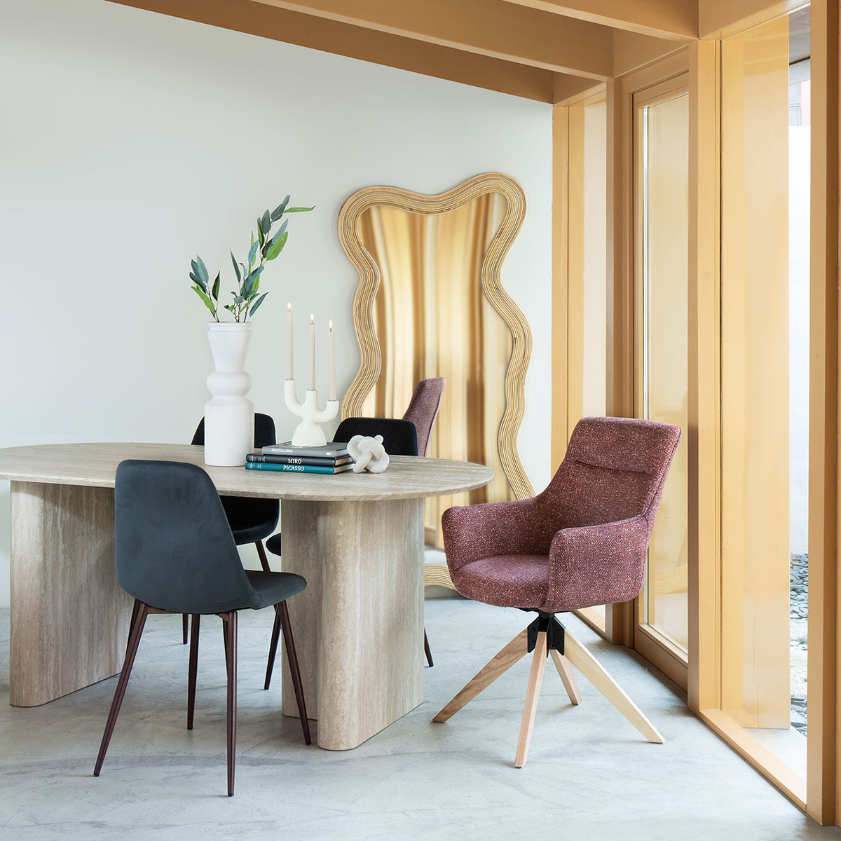 Cadeir&atilde;o rotativo ESNA em tecido bordeaux