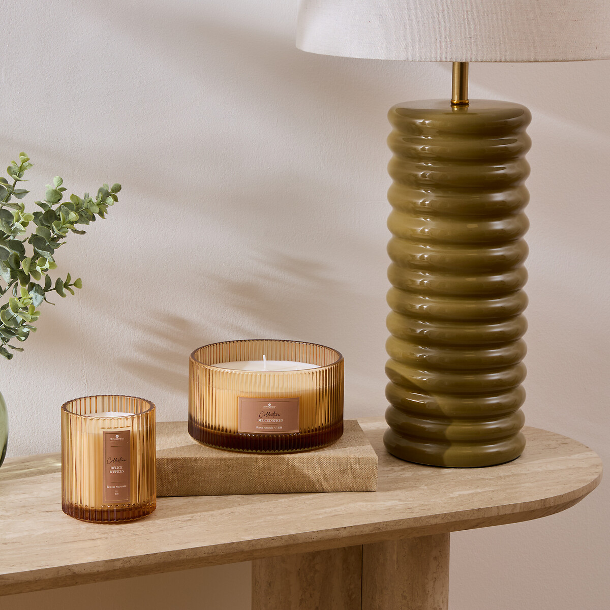 Vela &acirc;mbar em copo de vidro ALBIE 635g