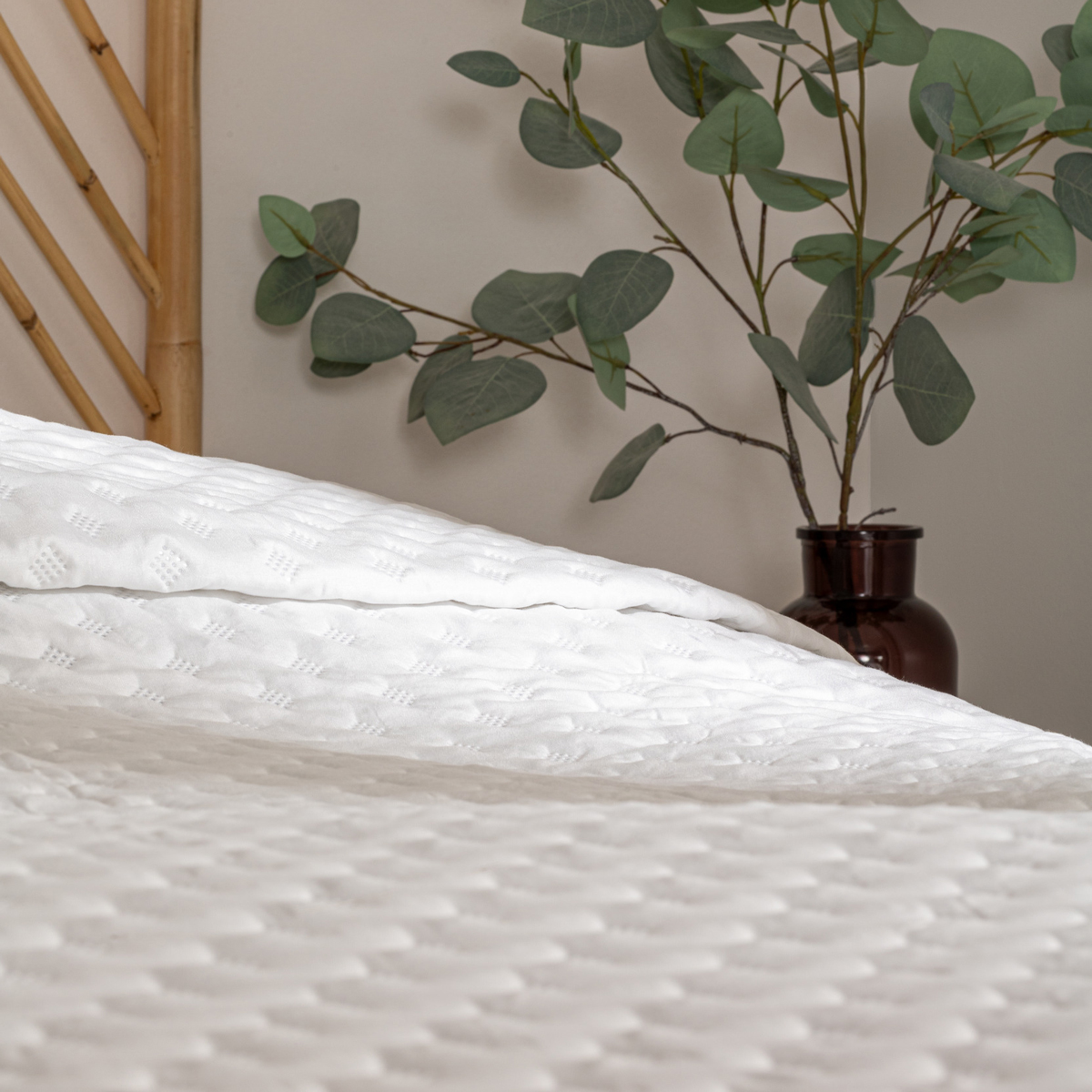 Colcha 240x260cm e 2 capas de almofada KALIA branca 60x60cm,  Colcha 240x260cm e 2 capas de almofada KALIA branca 60x60cm