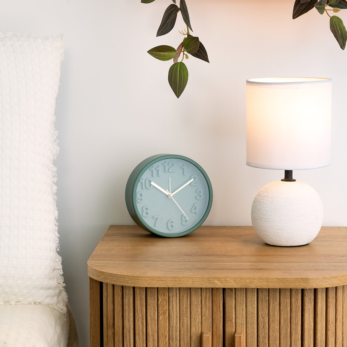 Candeeiro de mesa TIMEO com bola branca em cer&acirc;mica