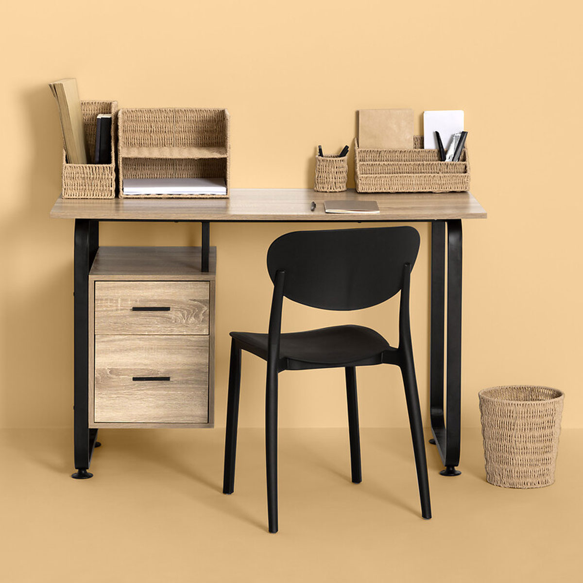 Cadeira empilhável preta