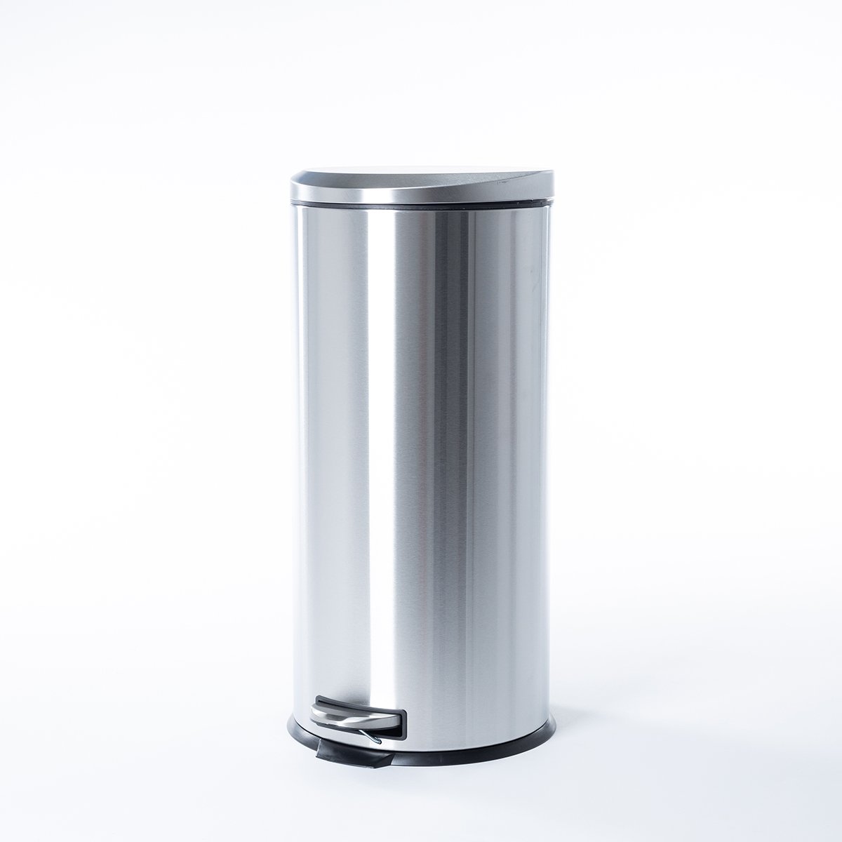 Balde do lixo prateado com tampa soft close 30l