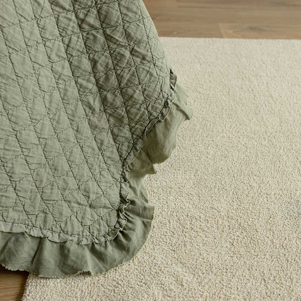 Edredão STONEWASHED bege com folho 220x240cm