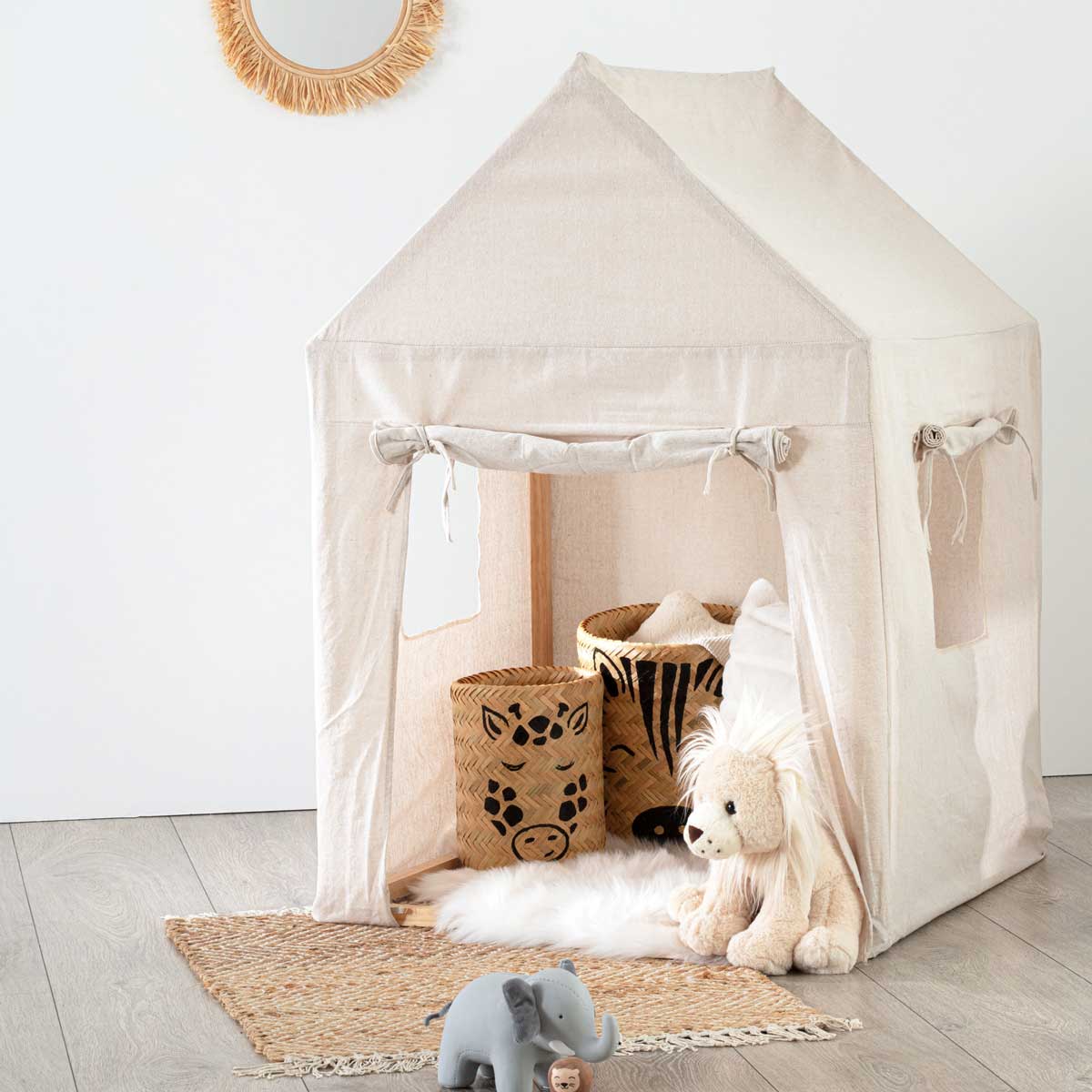 Tenda em forma de casinha bege,  Tenda em forma de casinha bege