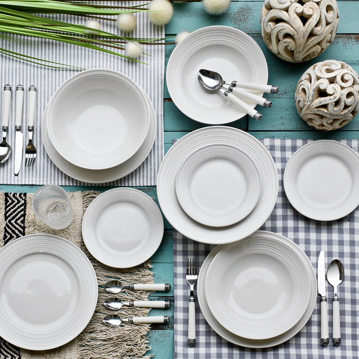 Servi&ccedil;o de mesa de 18 pe&ccedil;as branco em porcelana