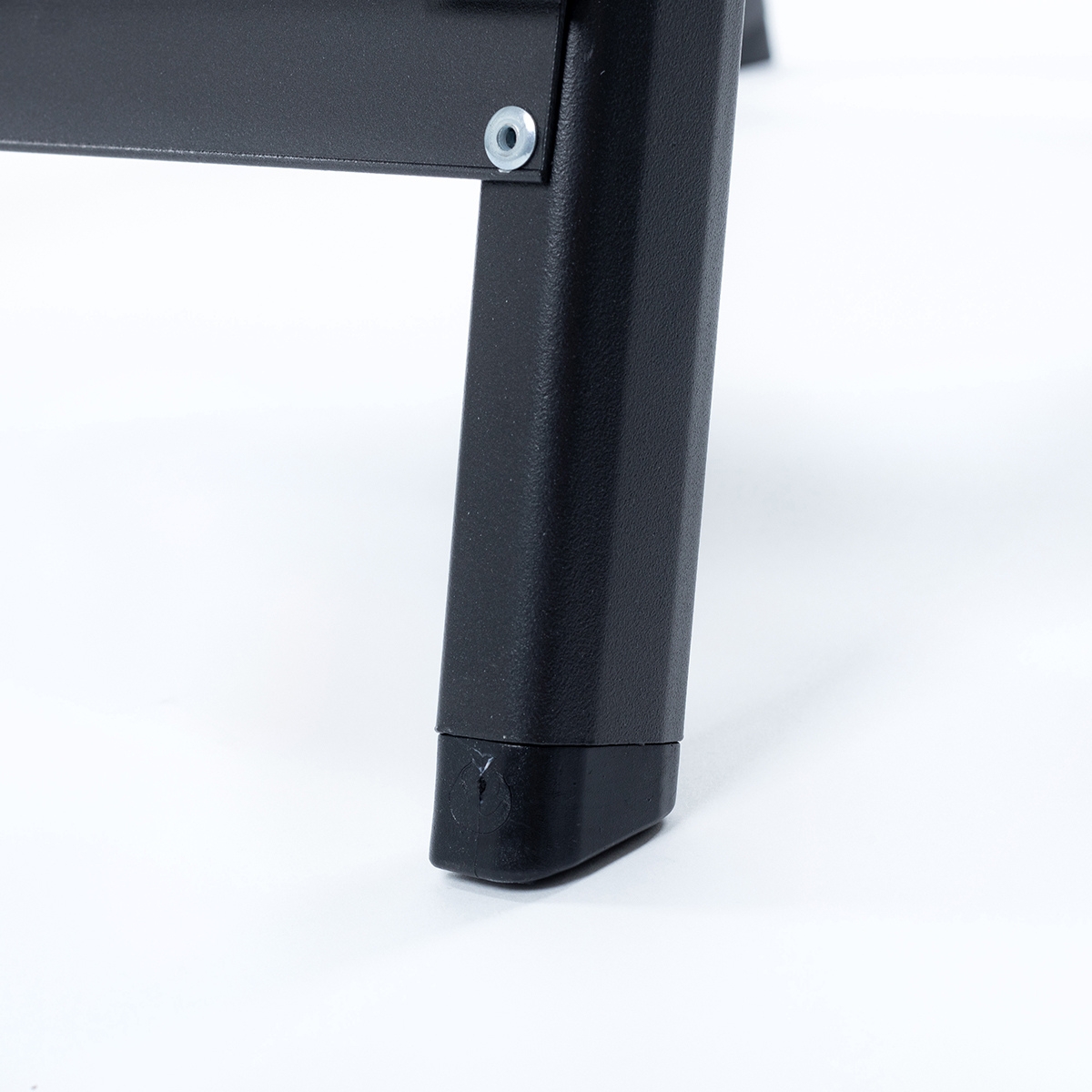 Escadote preto com 4 degraus