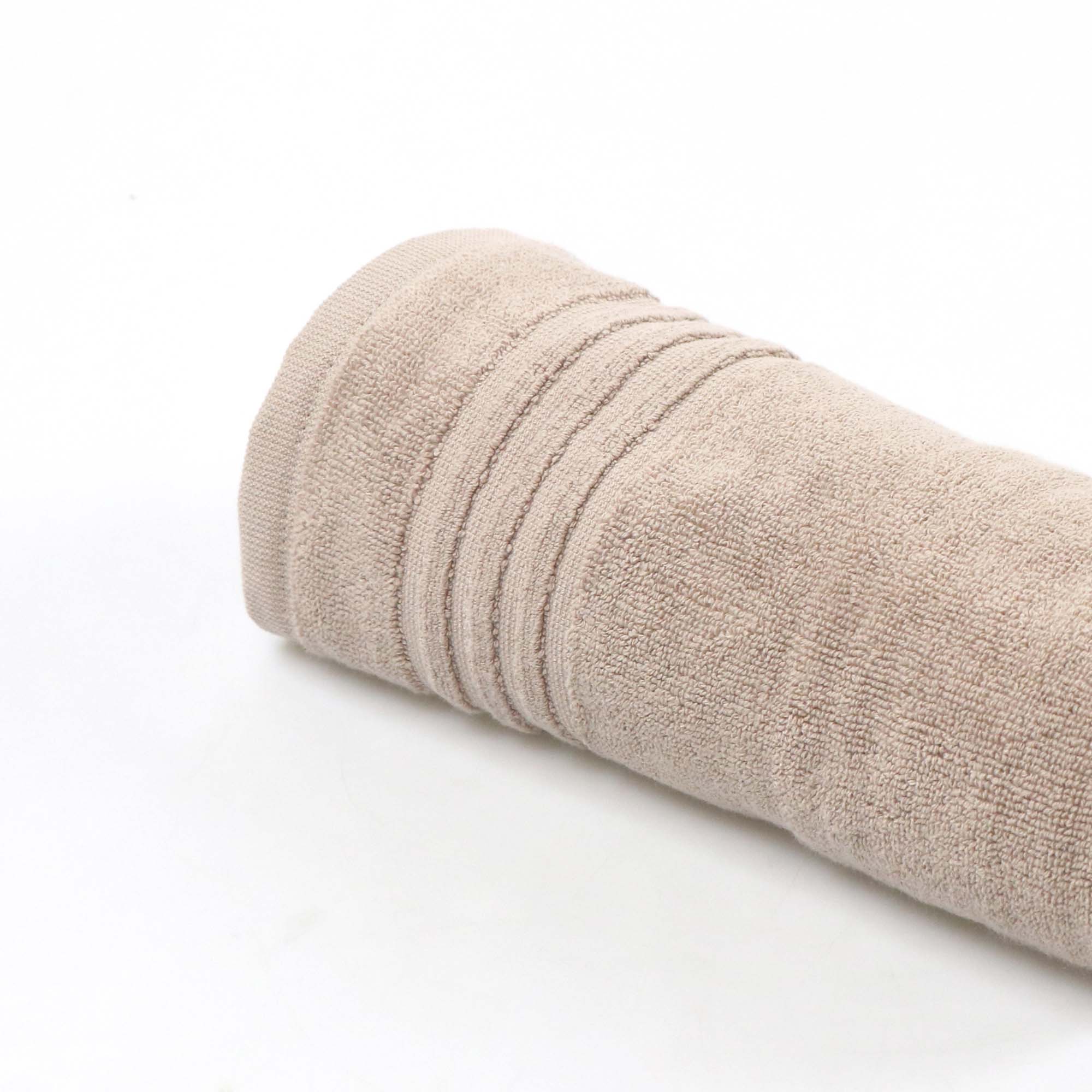 Tapete sa&iacute;da de banho bege TIMELESS 50x70cm