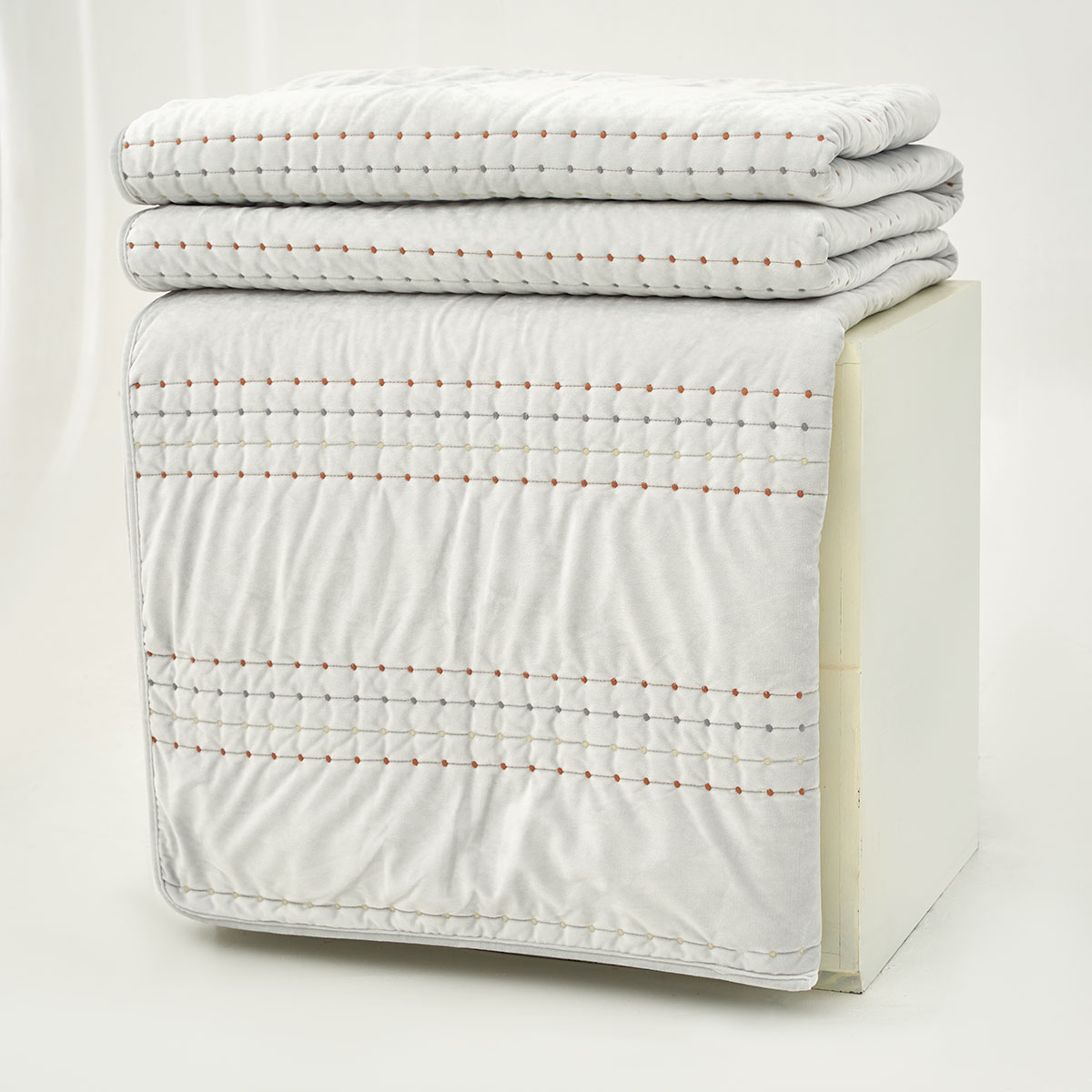 Edredão IVREA cinza em veludo 220x240cm