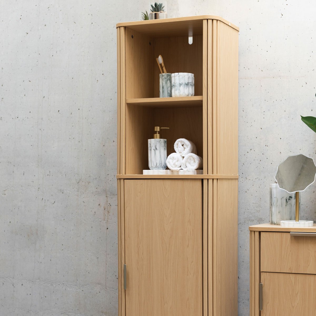 M&oacute;vel alto com 1 porta LIORA castanho