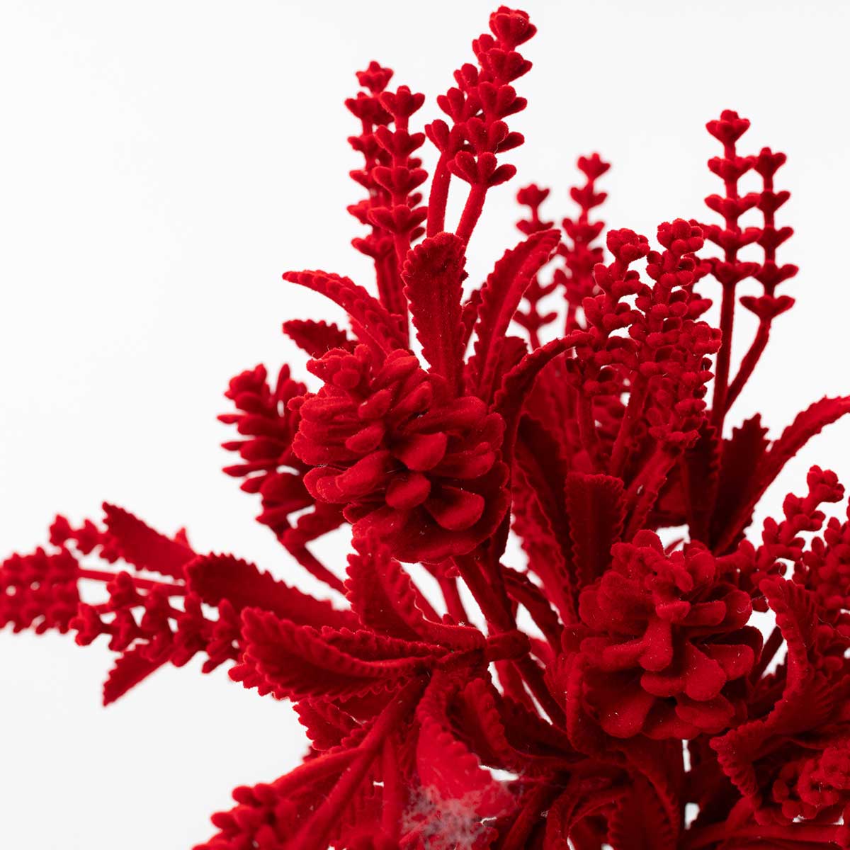 Ramo com pinhas vermelho efeito veludo 30cm