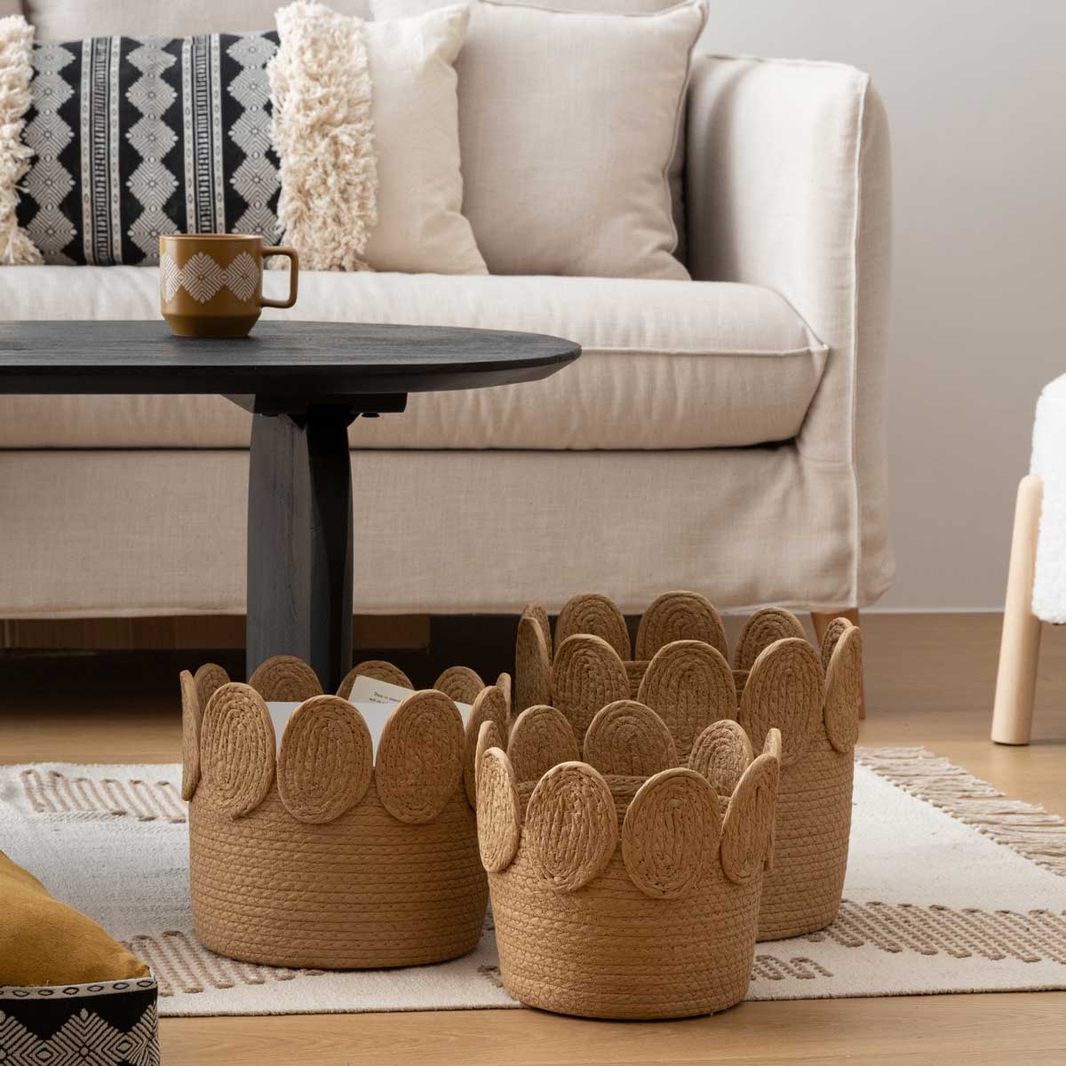 Cesto INU bege em ráfia 29cm