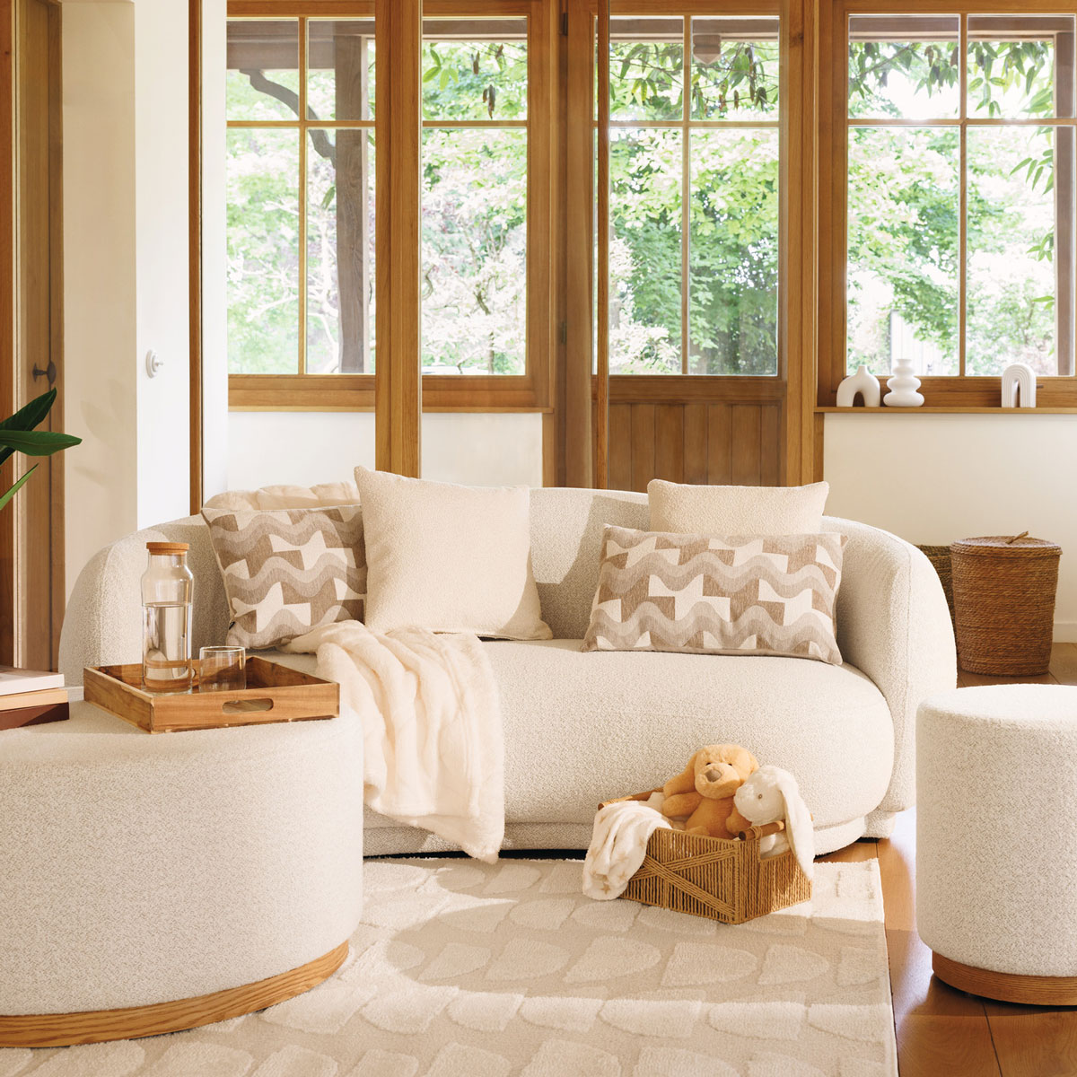 Sof&aacute; NESKY branco em tecido 192x99x72,5cm