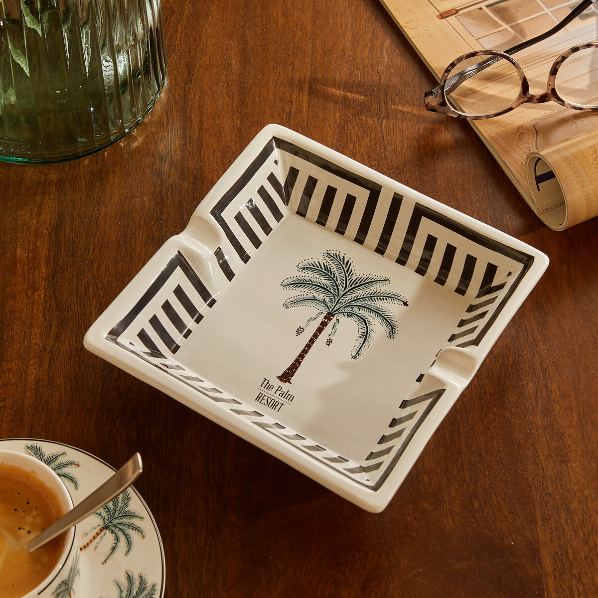 Cinzeiro branco em cer&acirc;mica