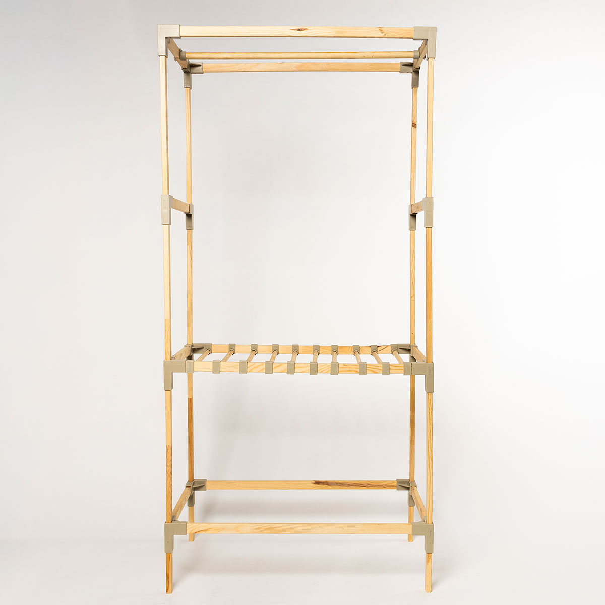 Roupeiro bege em madeira