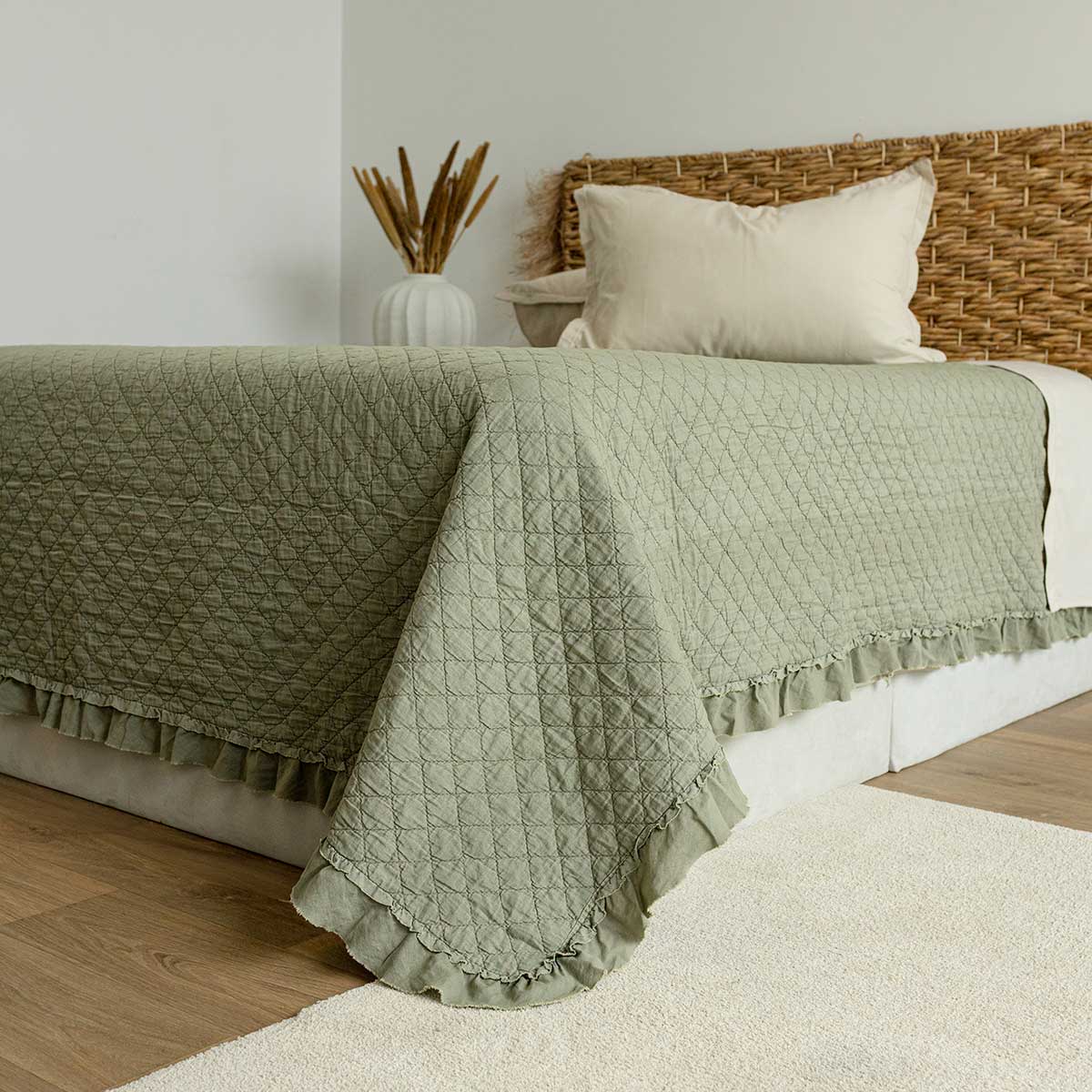 Edredão STONEWASHED bege com folho 220x240cm