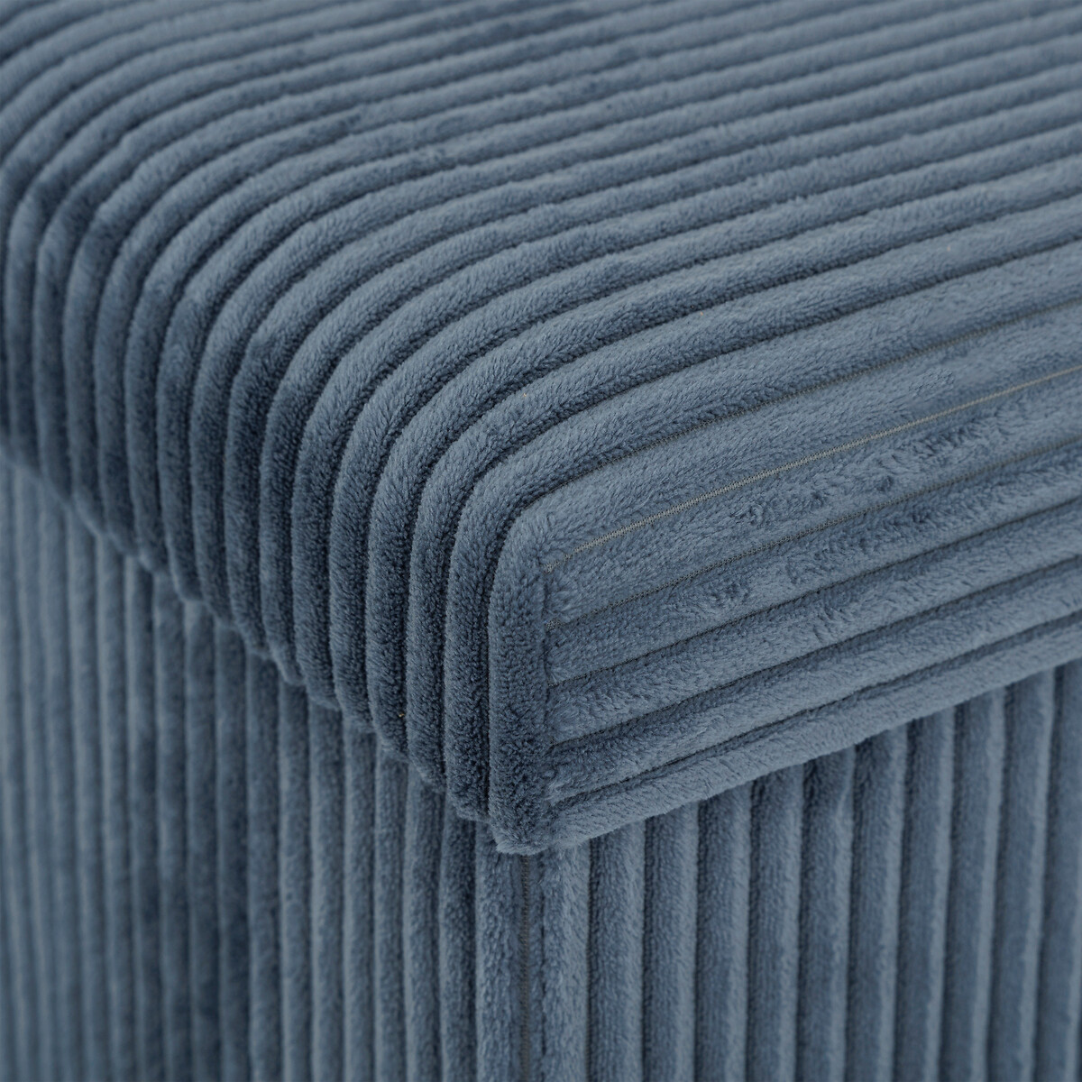 Pufe ARUM com arruma&ccedil;&atilde;o canelado azul 38x38c