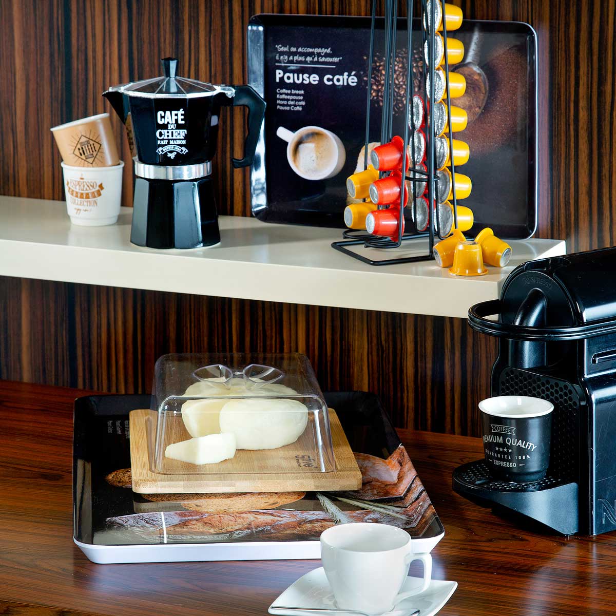 Cafeteira preta decorada em metal 350ml