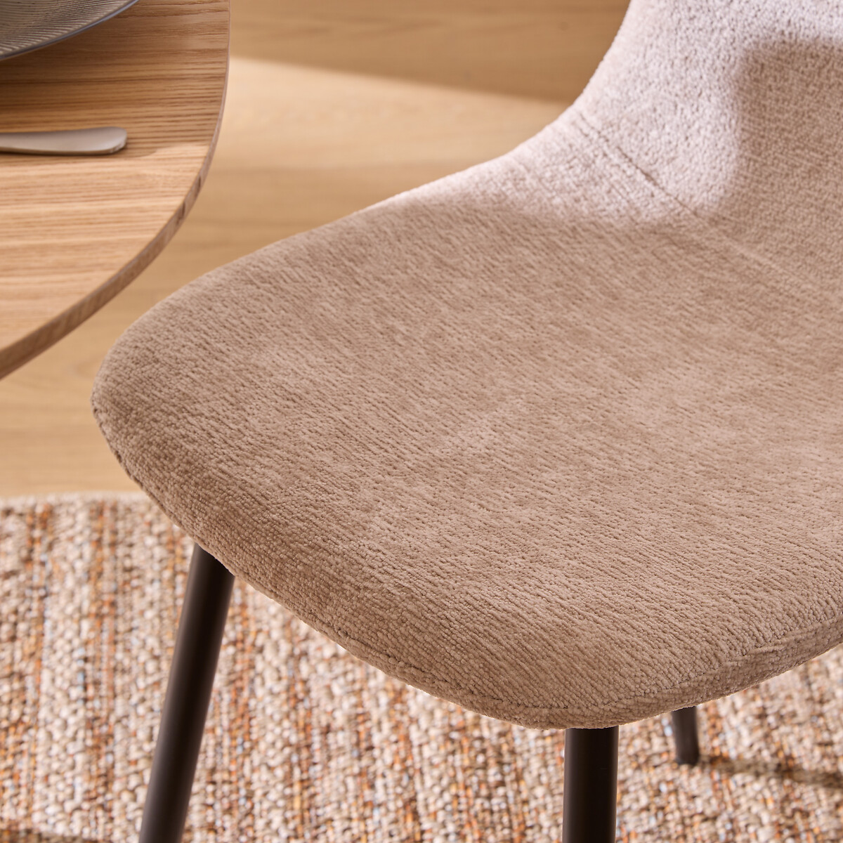 Cadeira TYKA em tecido bege