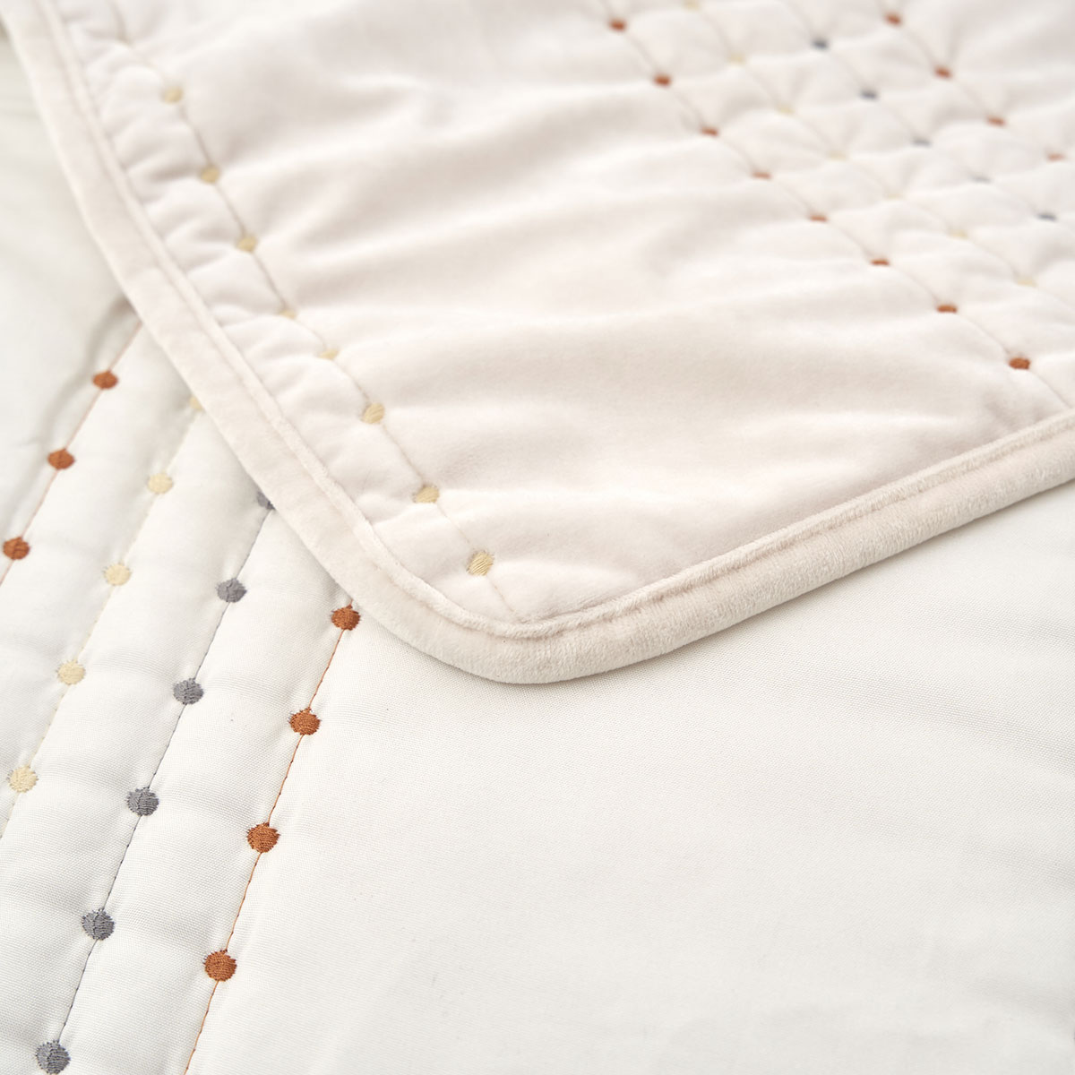 Edredão IVREA bege em veludo 240x260cm