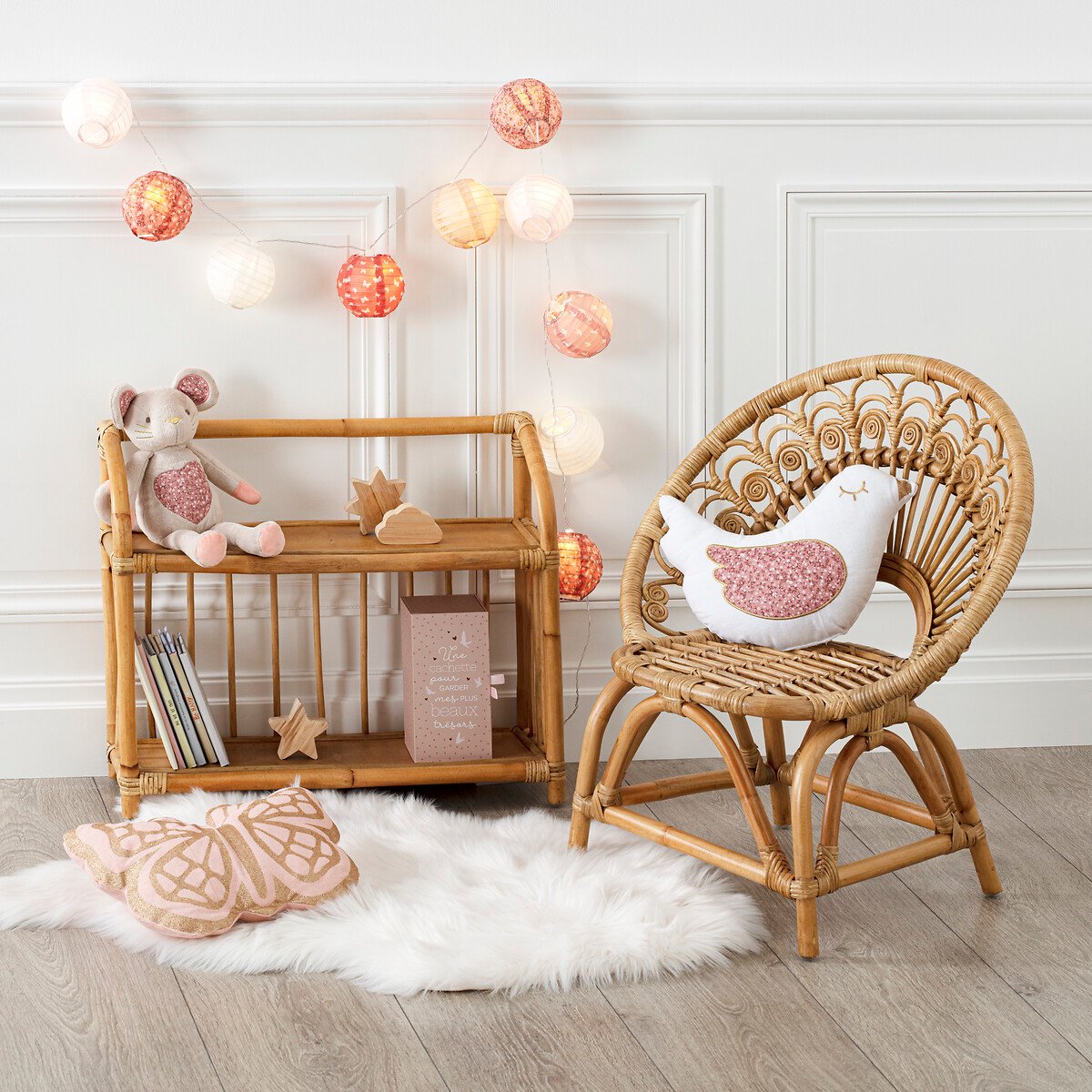 Estante montessori de rattan