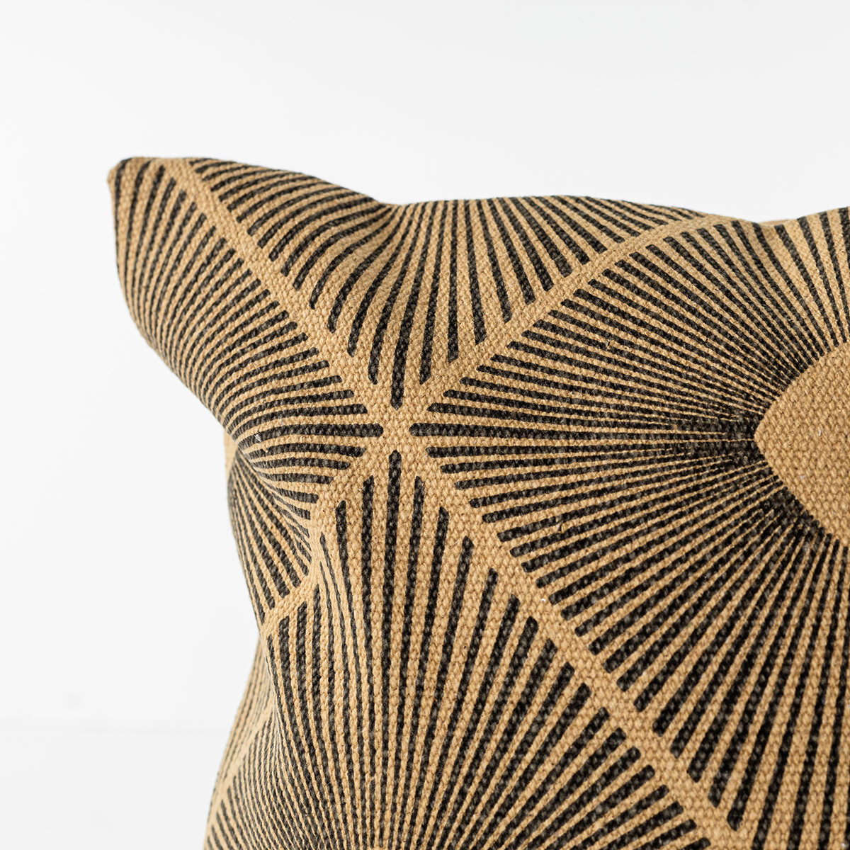 Almofada INUIT cru e preto 40x40cm