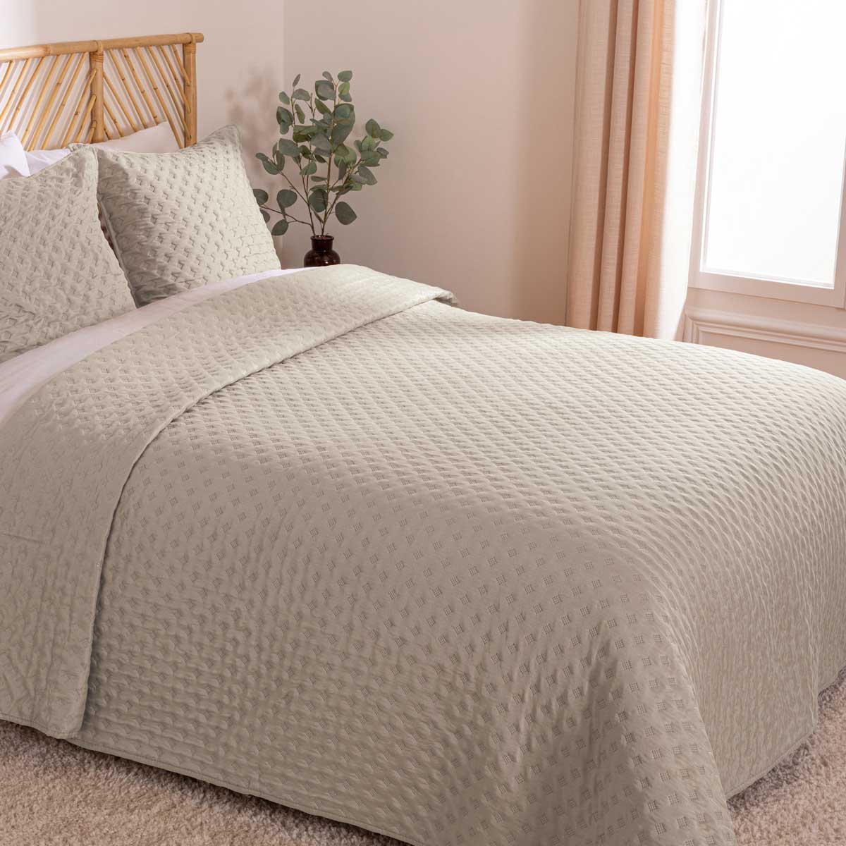 Colcha 240x260cm e 2 capas de almofada KALIA bege 60x60cm,  Colcha 240x260cm e 2 capas de almofada KALIA bege 60x60cm