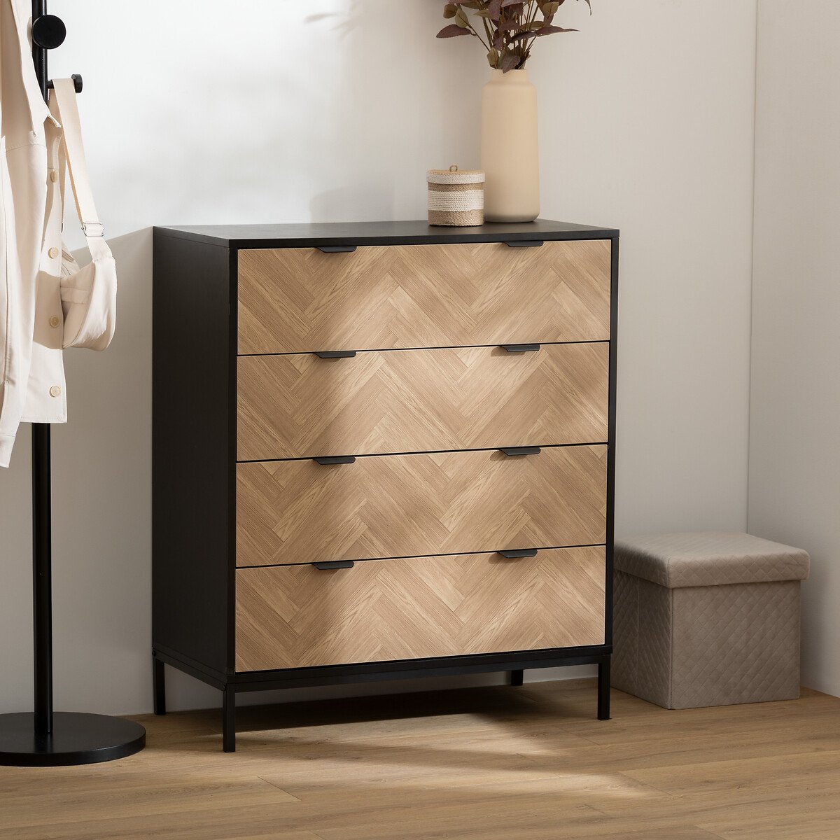 C&oacute;moda CHEVRONS preta