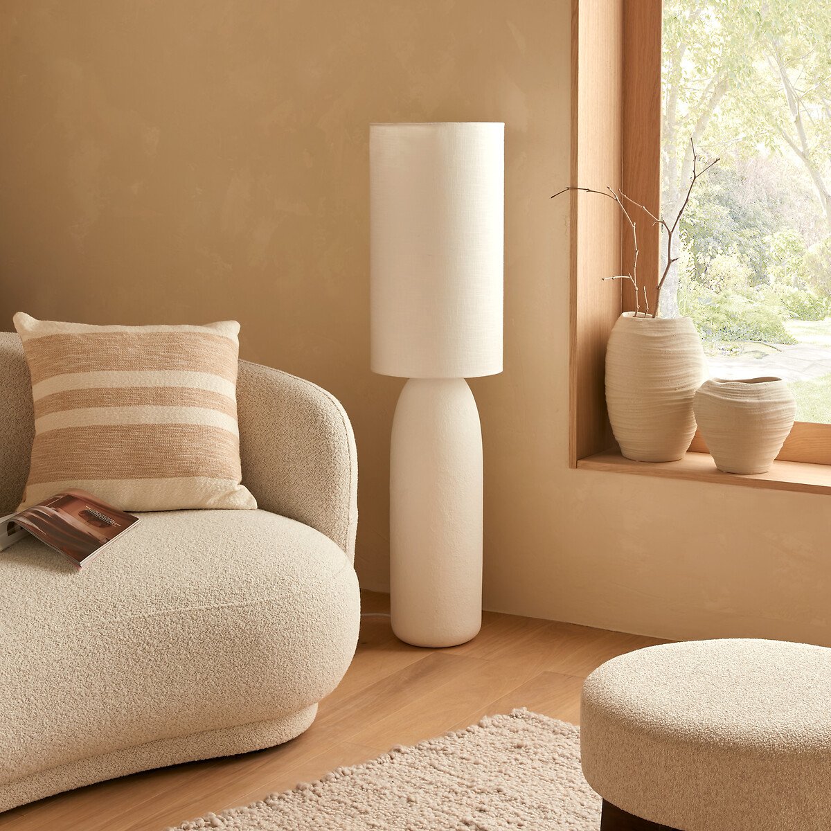 Candeeiro p&eacute; KEYAH em cer&acirc;mica 111cm