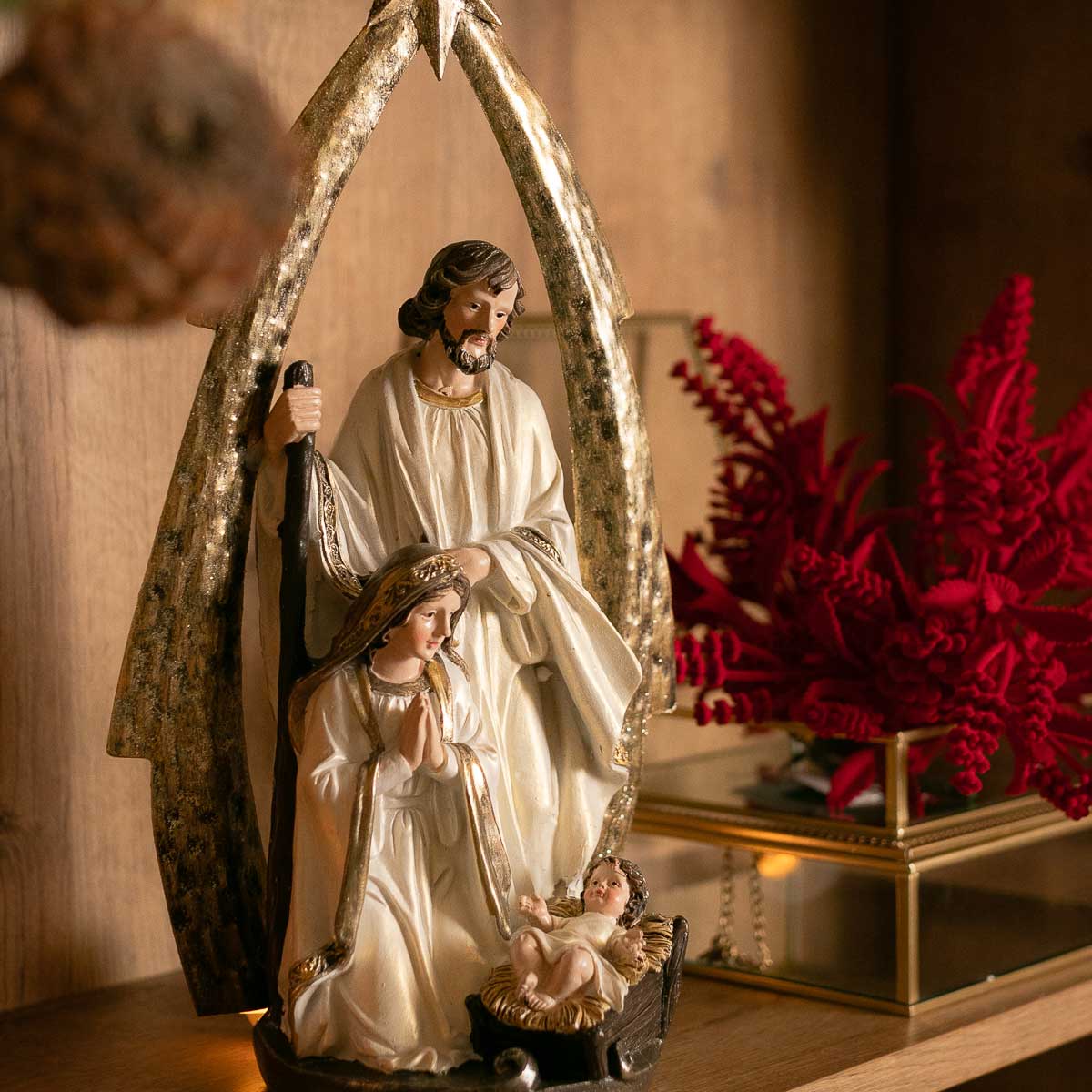 Pres&eacute;pio em cer&acirc;mica com 3 figuras e estrela