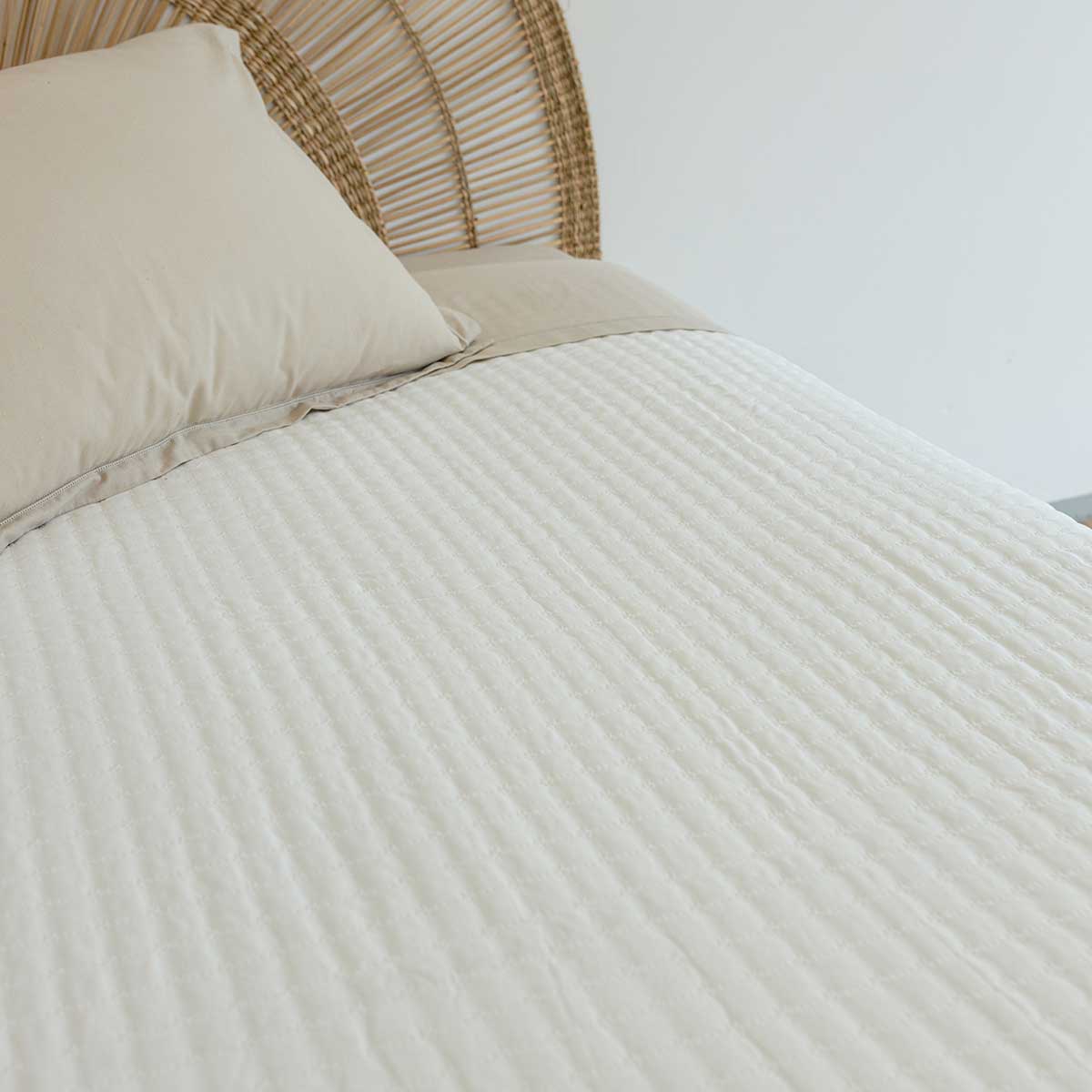 Edred&atilde;o WILD ROMANCE favo branco 220x240cm