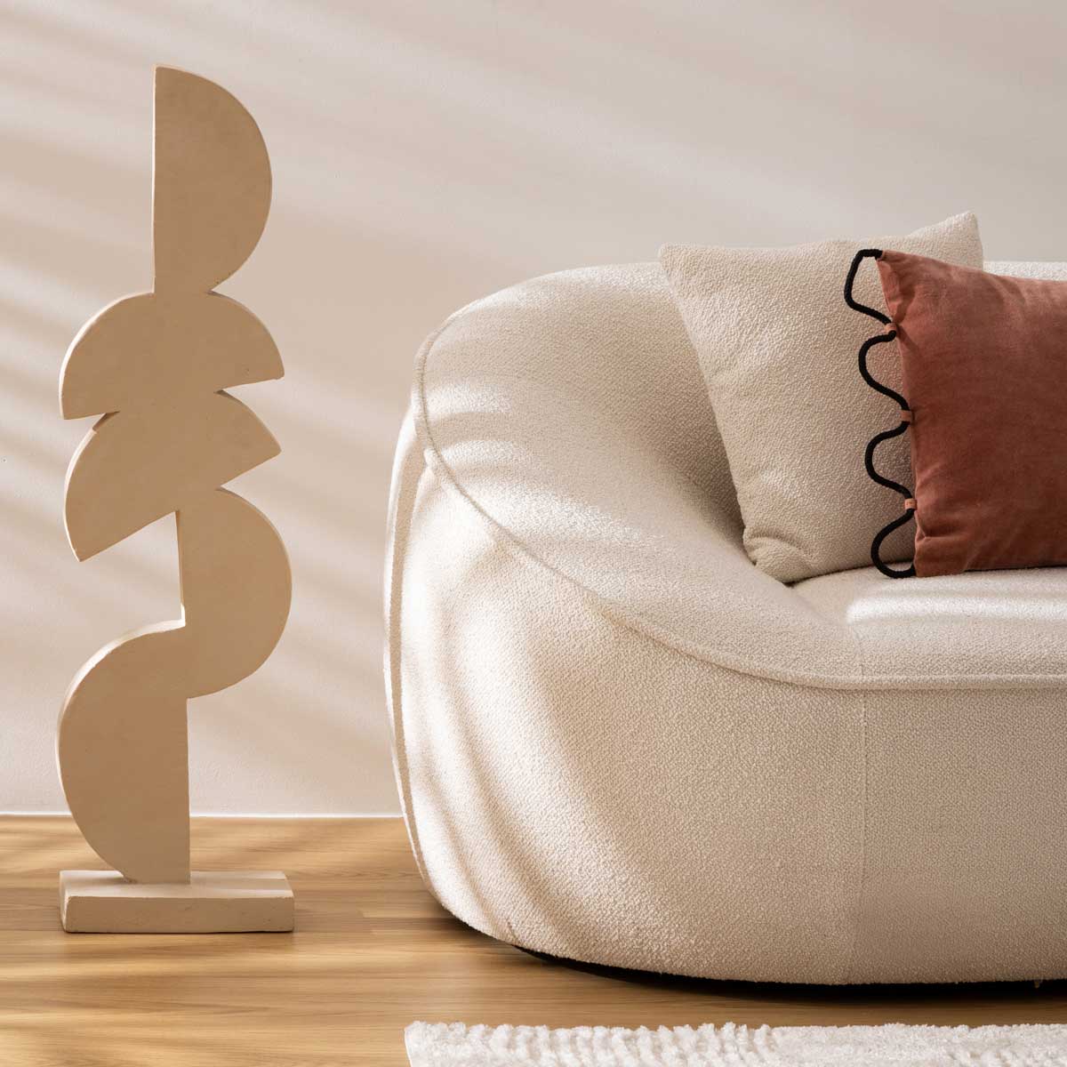 Est&aacute;tua decorativa LEYA em resina 95cm