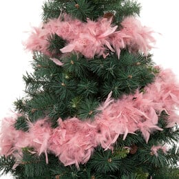Grinalda decorativa com plumas rosa claro