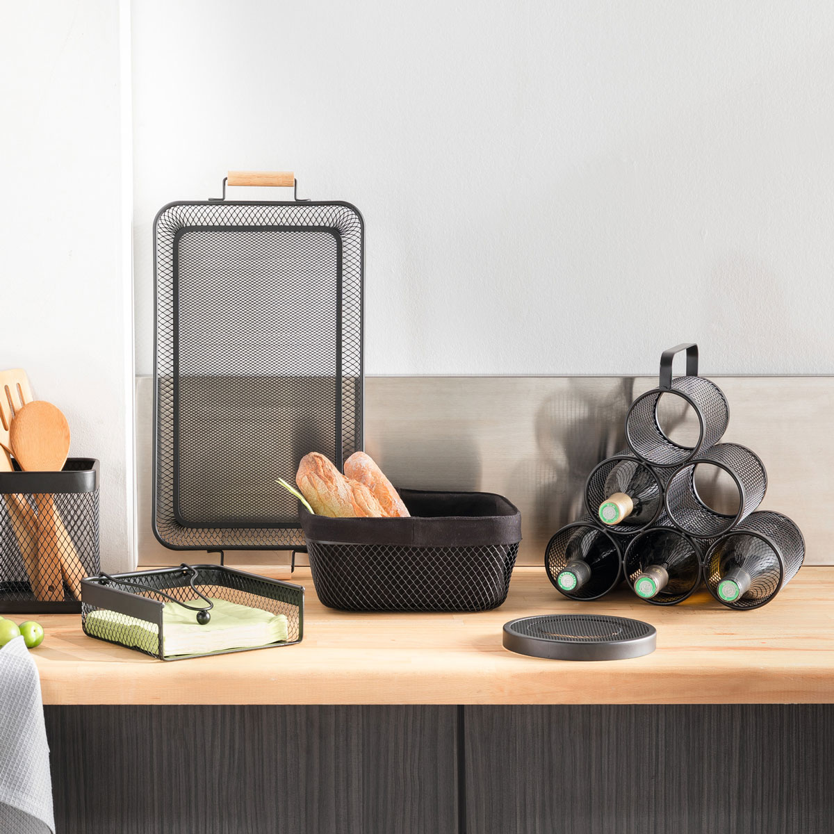 Garrafeira MAYAJ  preto em metal